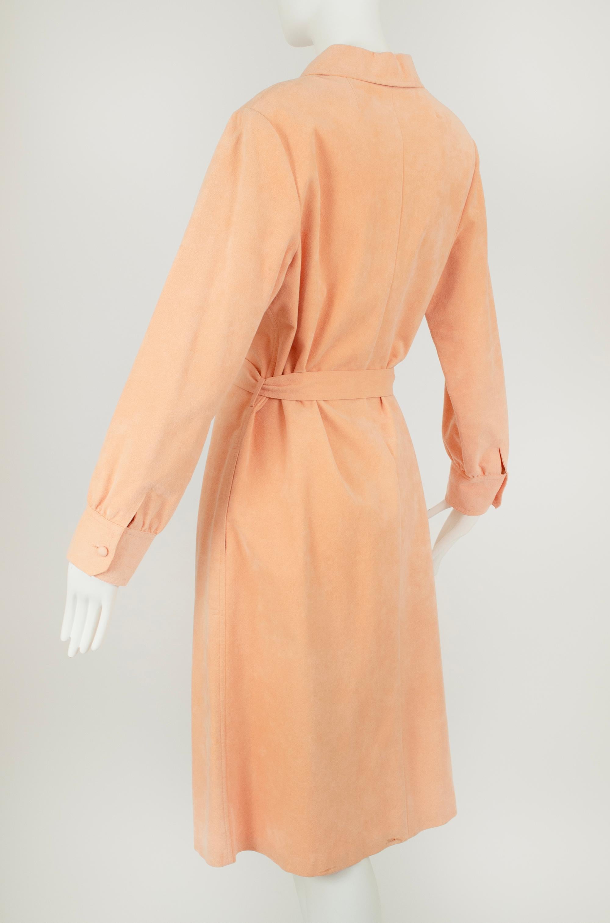 Arancia Abito camicia con cintura in Ultrasuede color pesca con tasche nascoste - M.L.A., anni '70 in vendita