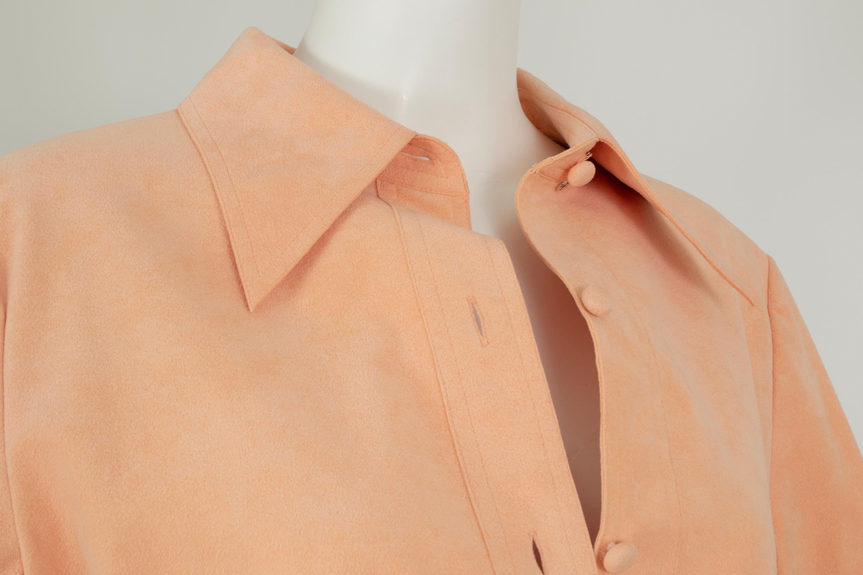 Abito camicia con cintura in Ultrasuede color pesca con tasche nascoste - M.L.A., anni '70 in vendita 4