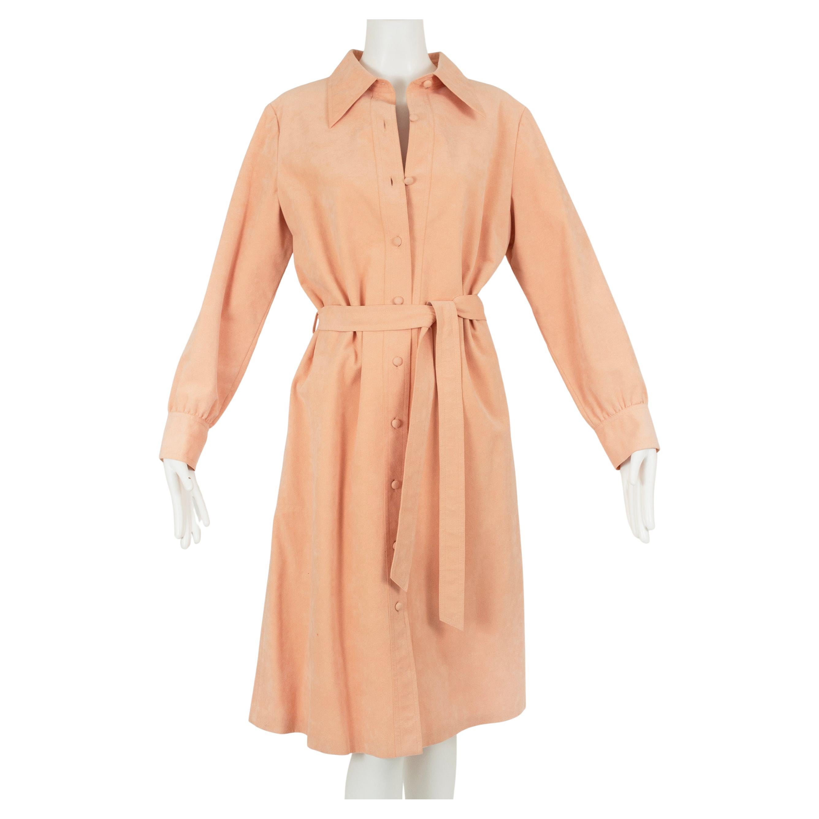 Abito camicia con cintura in Ultrasuede color pesca con tasche nascoste - M.L.A., anni '70