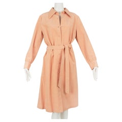 Abito camicia con cintura in Ultrasuede color pesca con tasche nascoste - M.L.A., anni '70