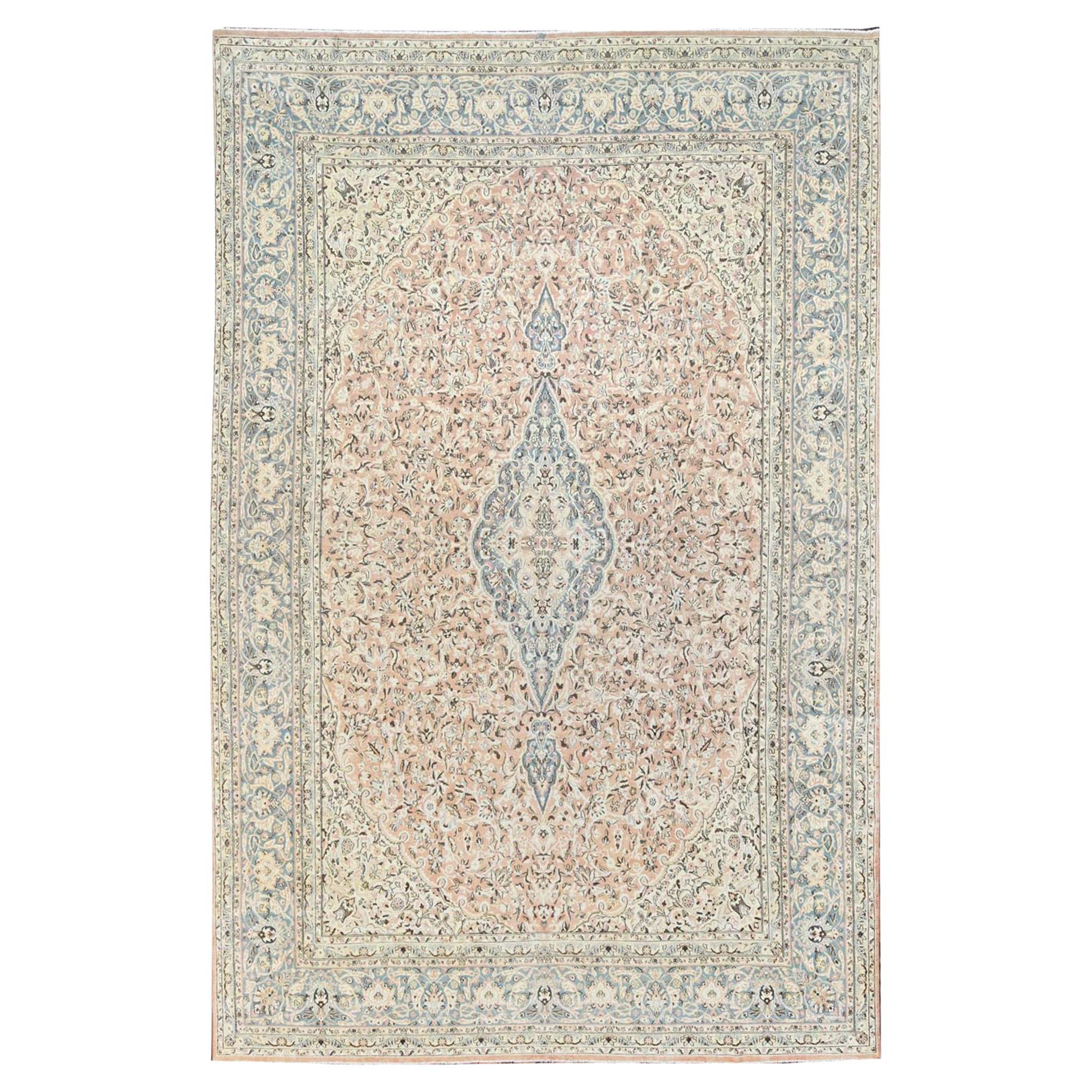 Persischer Kashan No Wear Handgeknüpfter Teppich aus weicher Wolle in Pfirsich, übergroß, Vintage im Angebot