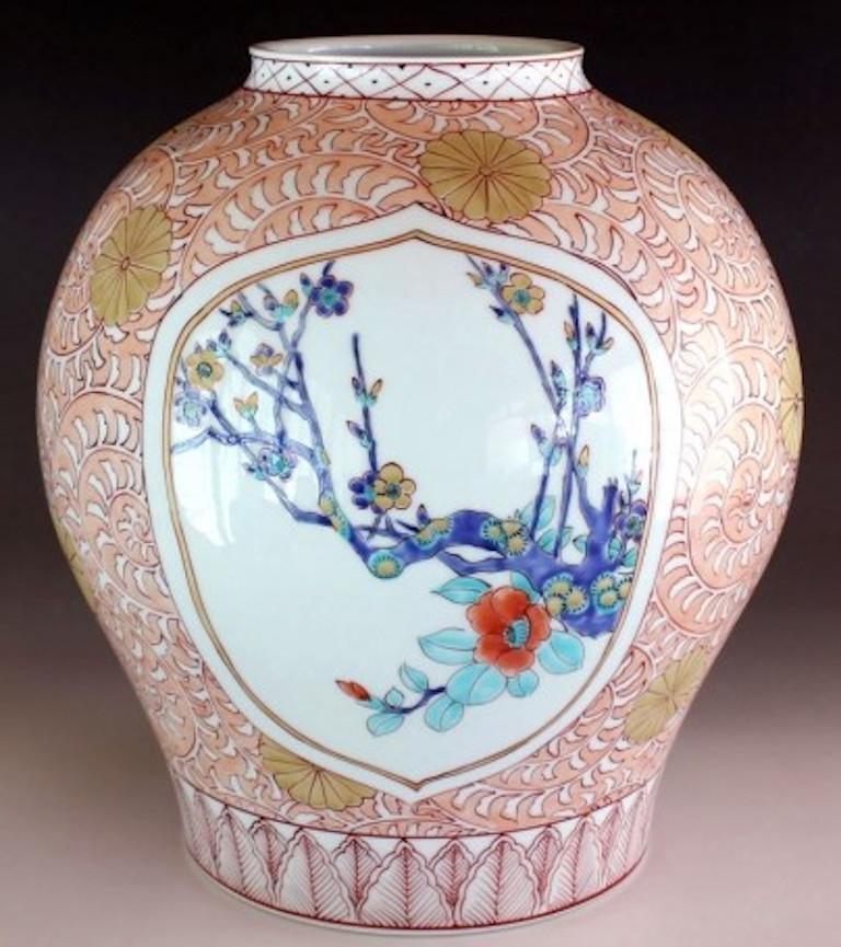 Hand-Painted Peach White Gold Porcelain Vase by Contemporary Japanese Master Artist For Sale