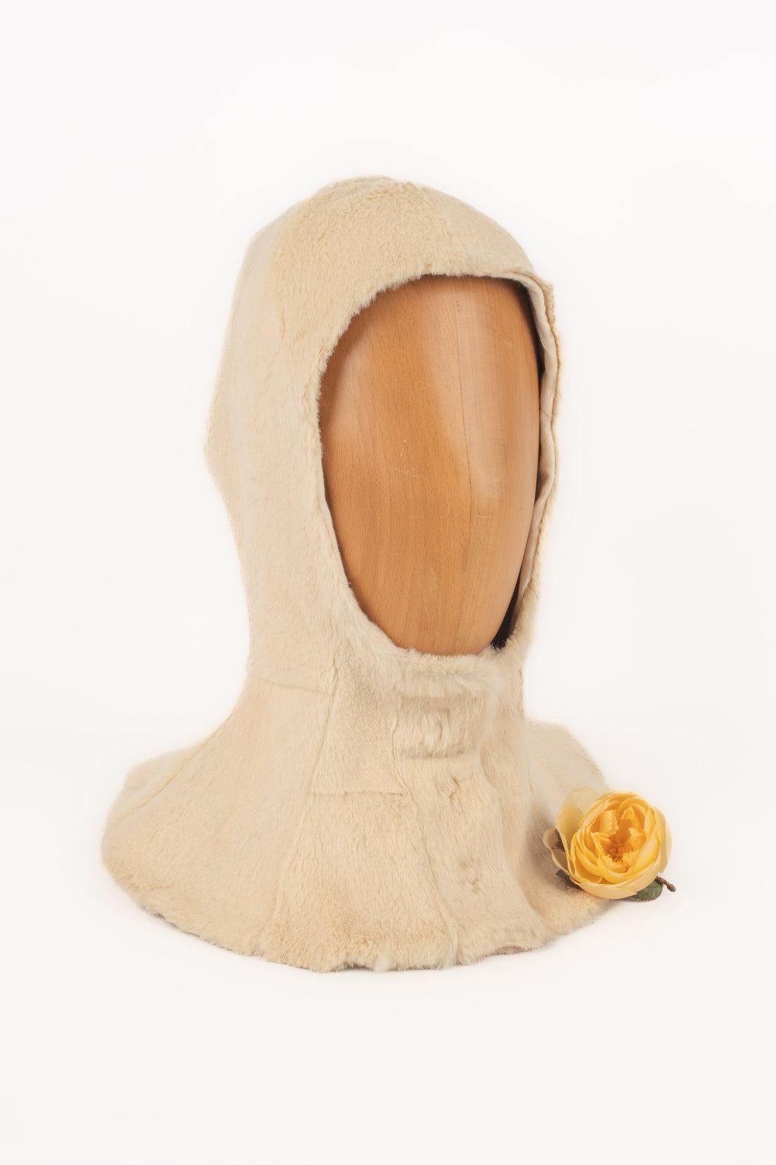 Peachoo + Krejberg Cappuccio coniglio beige in vendita 1