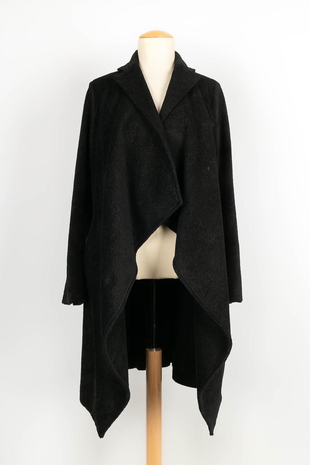 Peachoo + Krejberg - (Made in Italy) Black coat made of cotton with a furry finish. Size S.

Additional information:
Condition: Very good condition
Dimensions: Shoulder width: 42 cm - Sleeve length: 62 cm - Length: 110 cm

Seller Reference: M37
