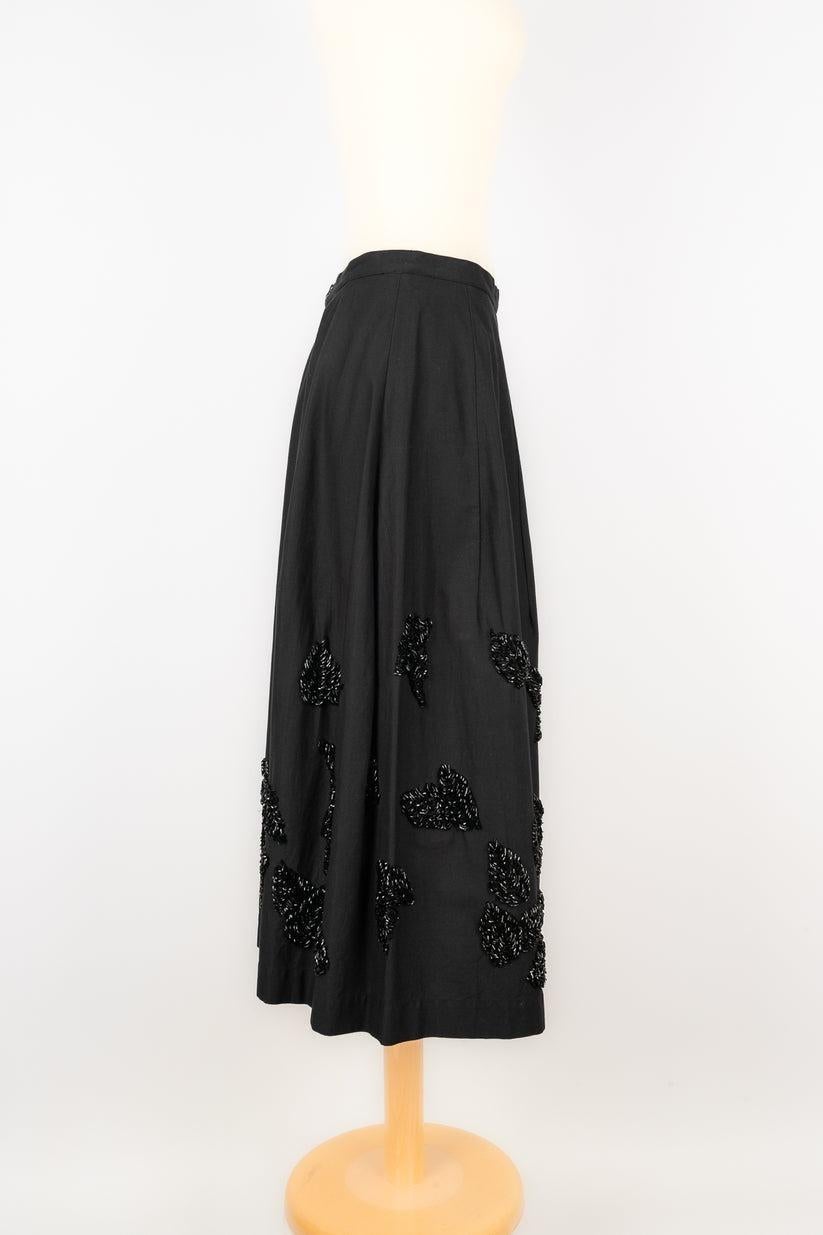 PEACHOO + KREJBERG - Black cotton skirt embroidered with black tubular pearls. Size 36FR.

Additional information:
Condition: Very good condition
Dimensions: Waist: 35 cm - Length: 80 cm

Seller Reference: FJ135