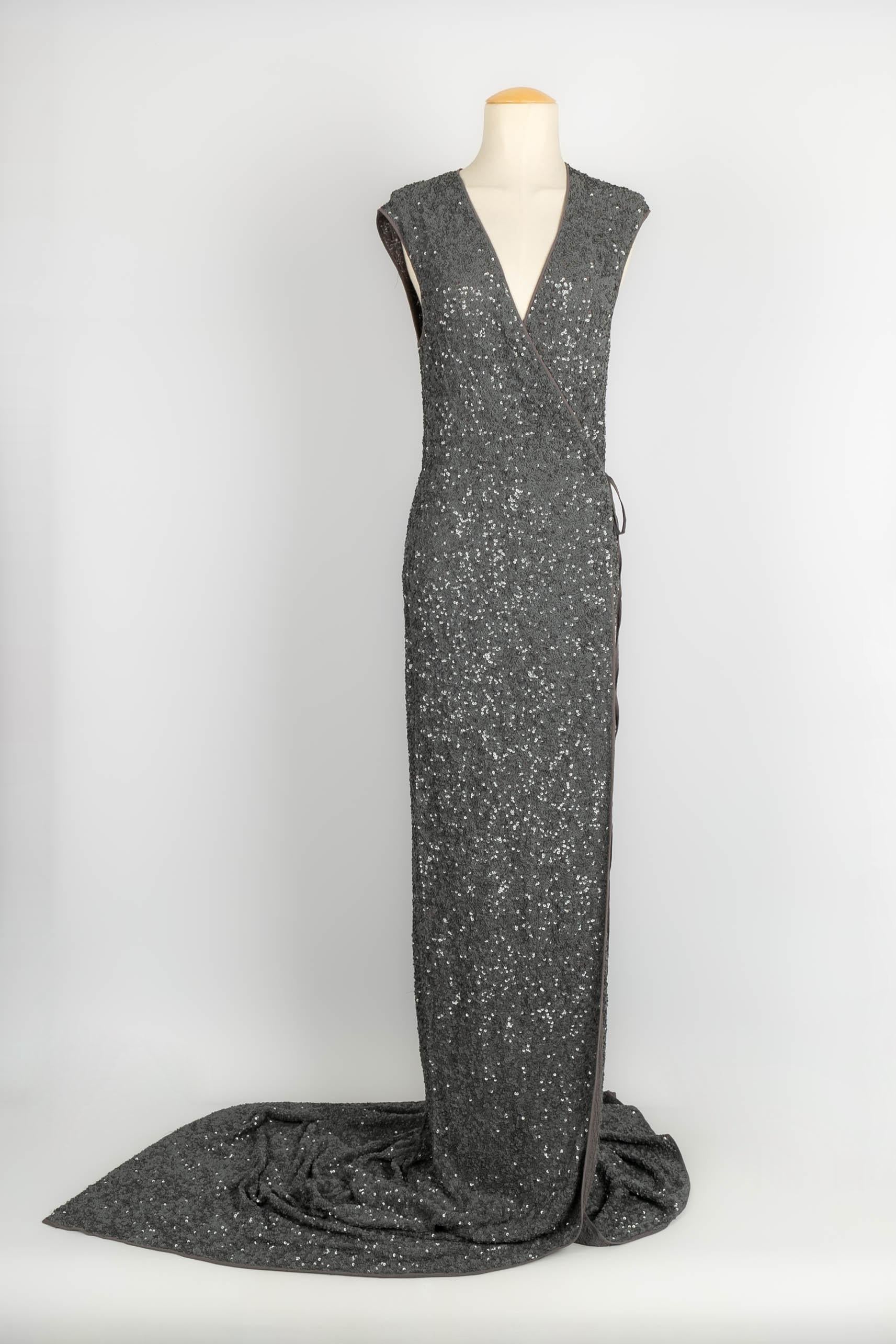 PEACHOO + KREJBERG -Long wrap dress fully embroidered with sequins. Size S.

Condition:
Very good condition

Dimensions:
Length: 247 cm

SKU:VR109

Peachoo + Krejberg
Peachoo + Kerjberg, founded by Peachoo Datwani and Roy Krejberg, is a fashion
