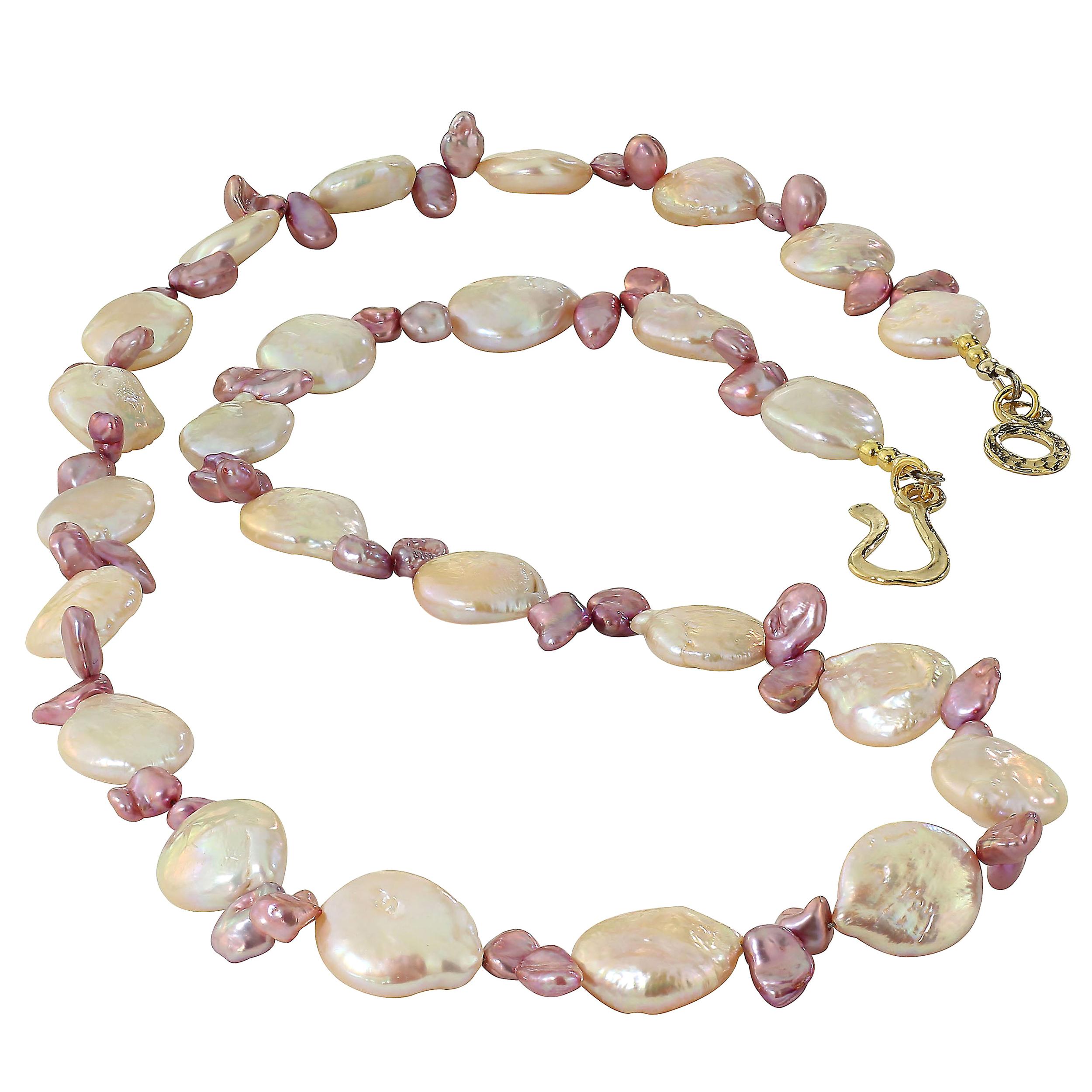 Halskette aus AJD Münzeperlen und Mauve Briolette-Perlen  Juni Geburtsstein  Tolles Geschenk!! (Kunsthandwerker*in) im Angebot