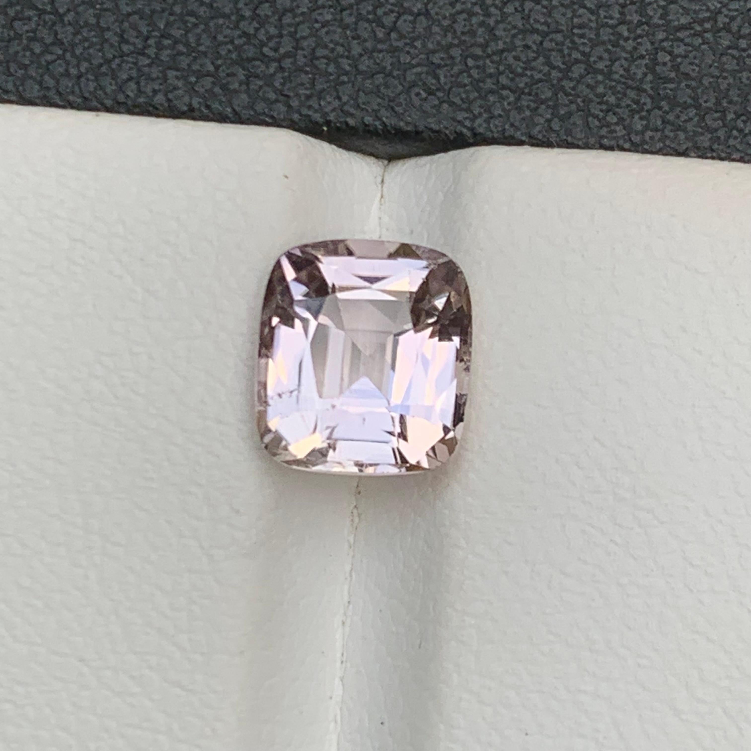 Anillo de turmalina natural tono melocotón, 2,40 ct talla cojín para joyería en venta 4