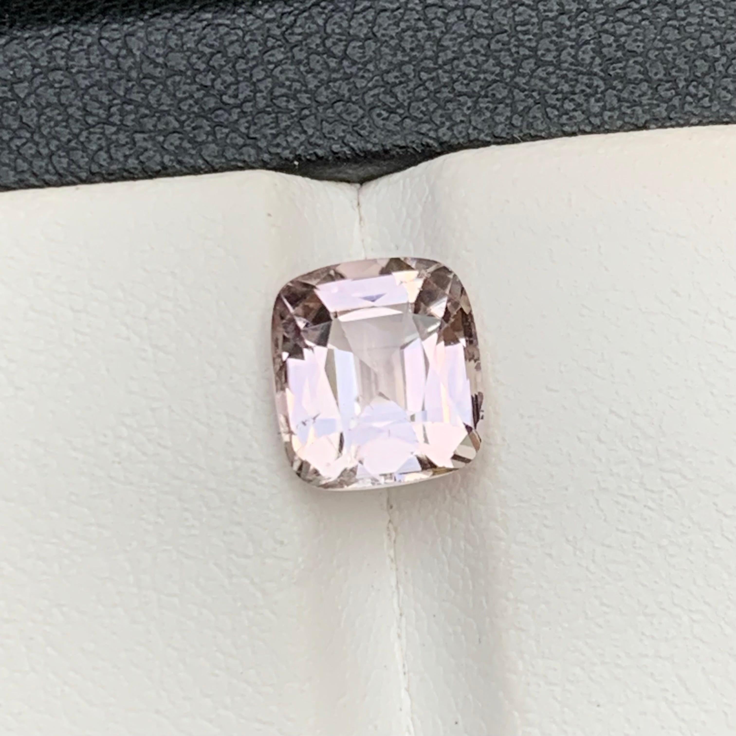 ¡Gema suelta de turmalina natural de color melocotón pastel para anillo, colgante o cualquier joya en talla cojín de Kunar Afganistán!

💎 TIPO DE PIEDRA PRECIOSA: Turmalina
⚖️ PESO: 2,40 Quilates
FORMA Y CORTE: Talla cojín
📏 TAMAÑO (MM): 8,46 x