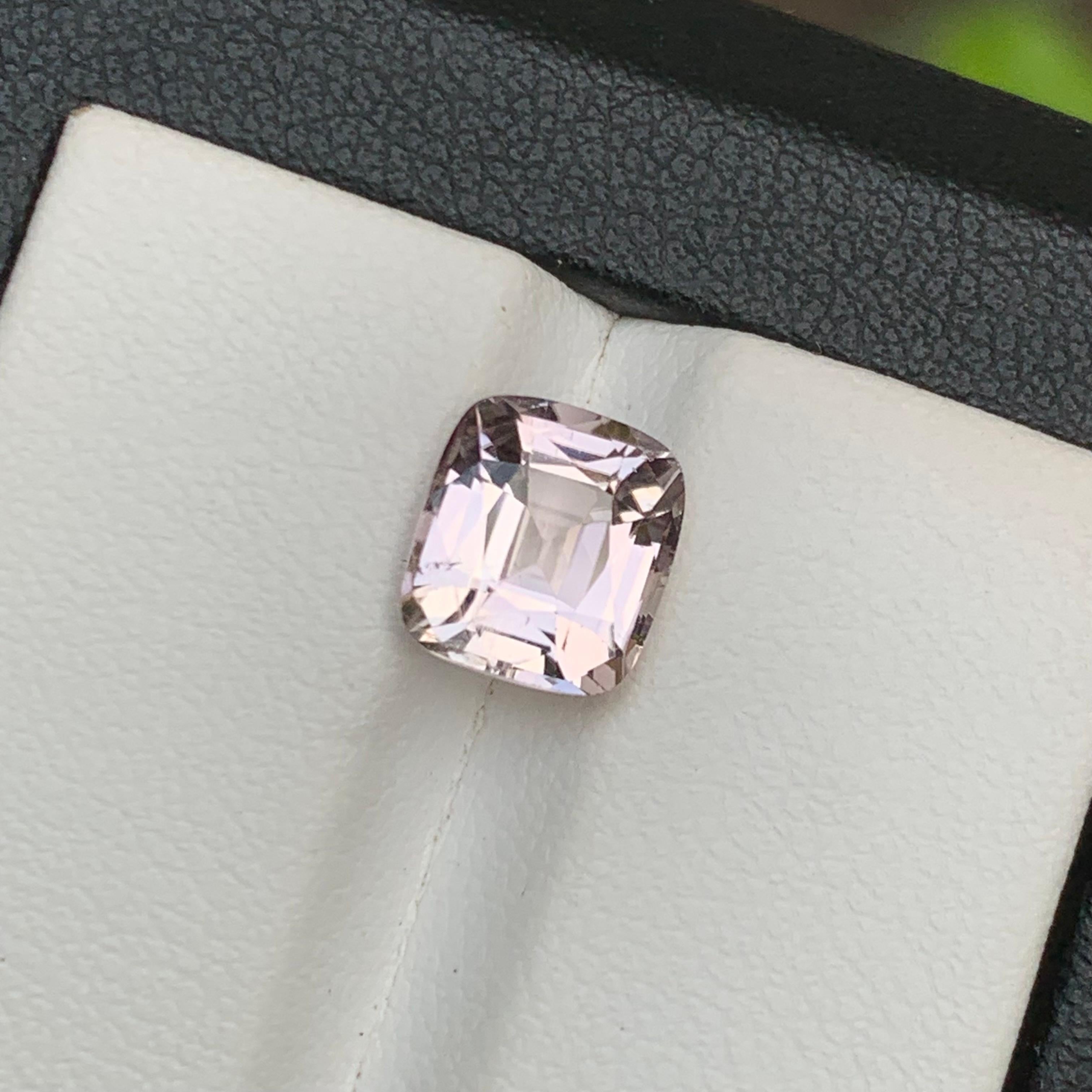 Anillo de turmalina natural tono melocotón, 2,40 ct talla cojín para joyería Contemporáneo en venta