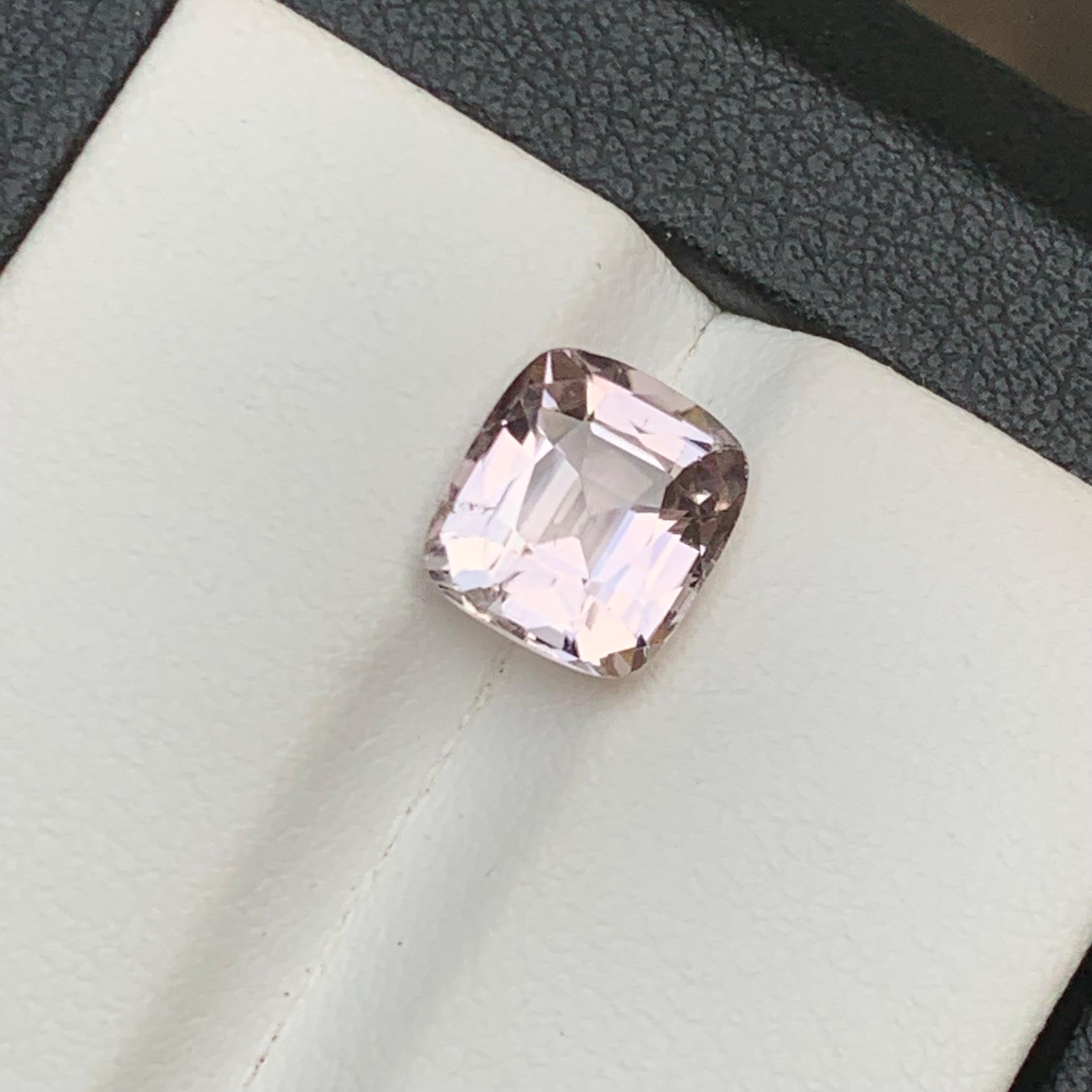 Anillo de turmalina natural tono melocotón, 2,40 ct talla cojín para joyería en venta 1