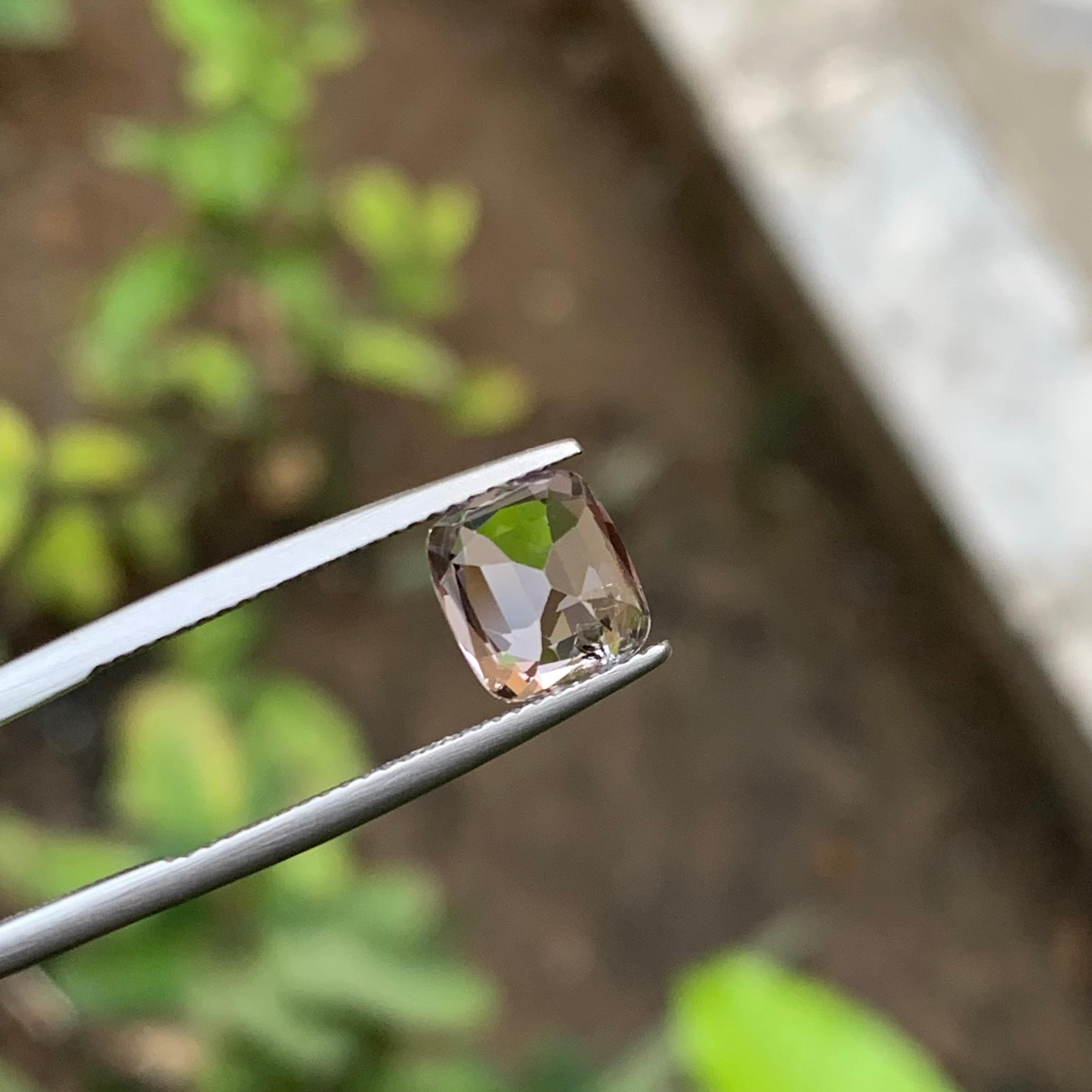 Anillo de turmalina natural tono melocotón, 2,40 ct talla cojín para joyería en venta 3
