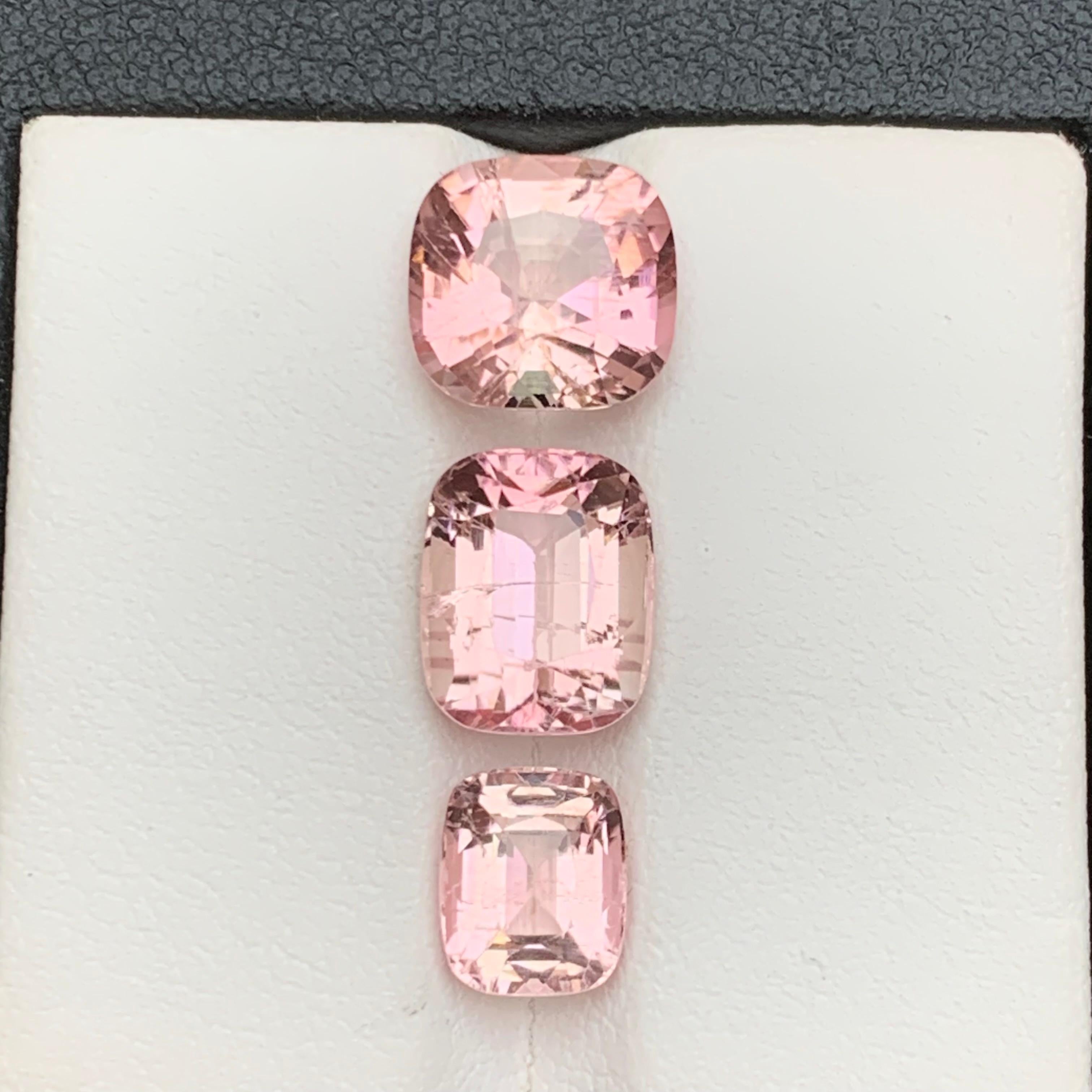 Schmuck mit losen Edelsteinen im Kissenschliff in pfirsichfarbenem, rosafarbenem, natürlichem Turmalin und 8.30 Karat für Damen oder Herren im Angebot