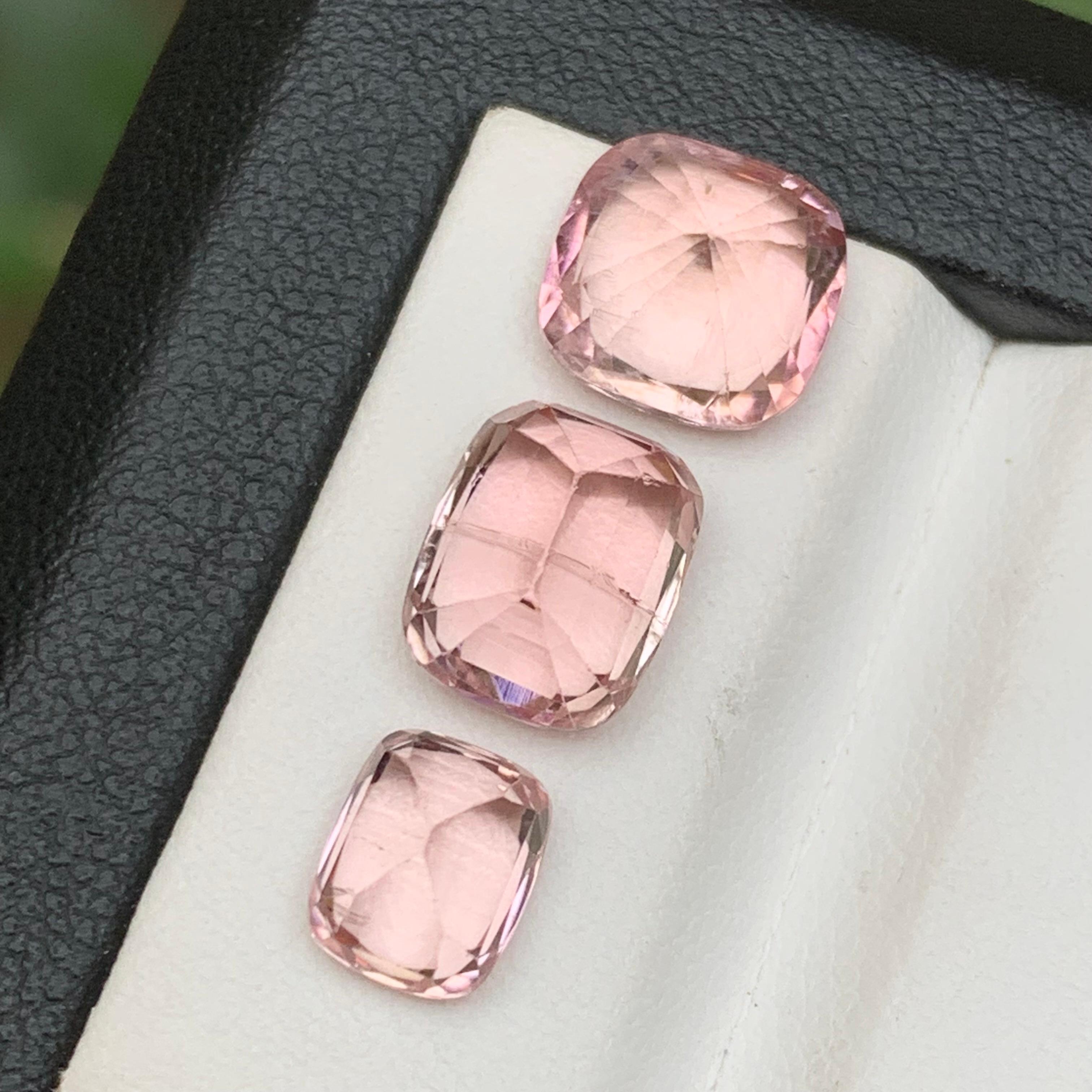 Schmuck mit losen Edelsteinen im Kissenschliff in pfirsichfarbenem, rosafarbenem, natürlichem Turmalin und 8.30 Karat im Angebot 1