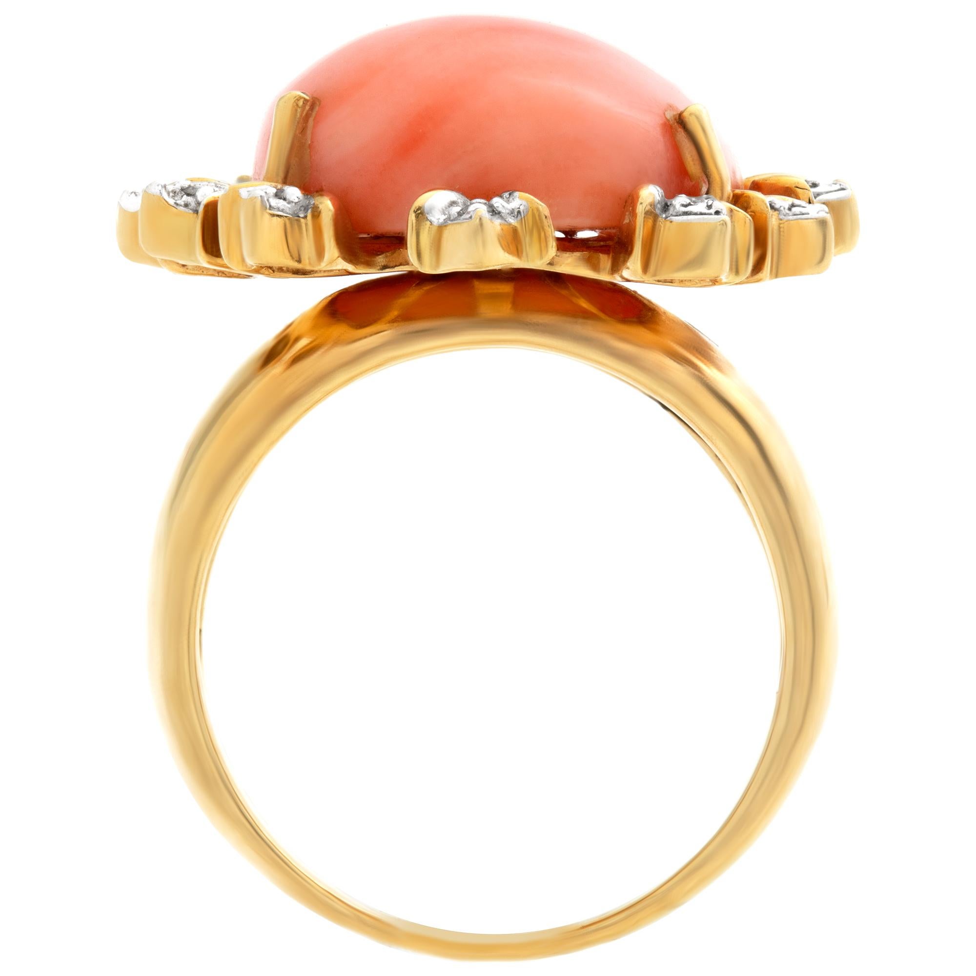 Peachy Keen coral ring in 18k yellow gold with diamond accent frame In Excellent Condition For Sale In Surfside, FL