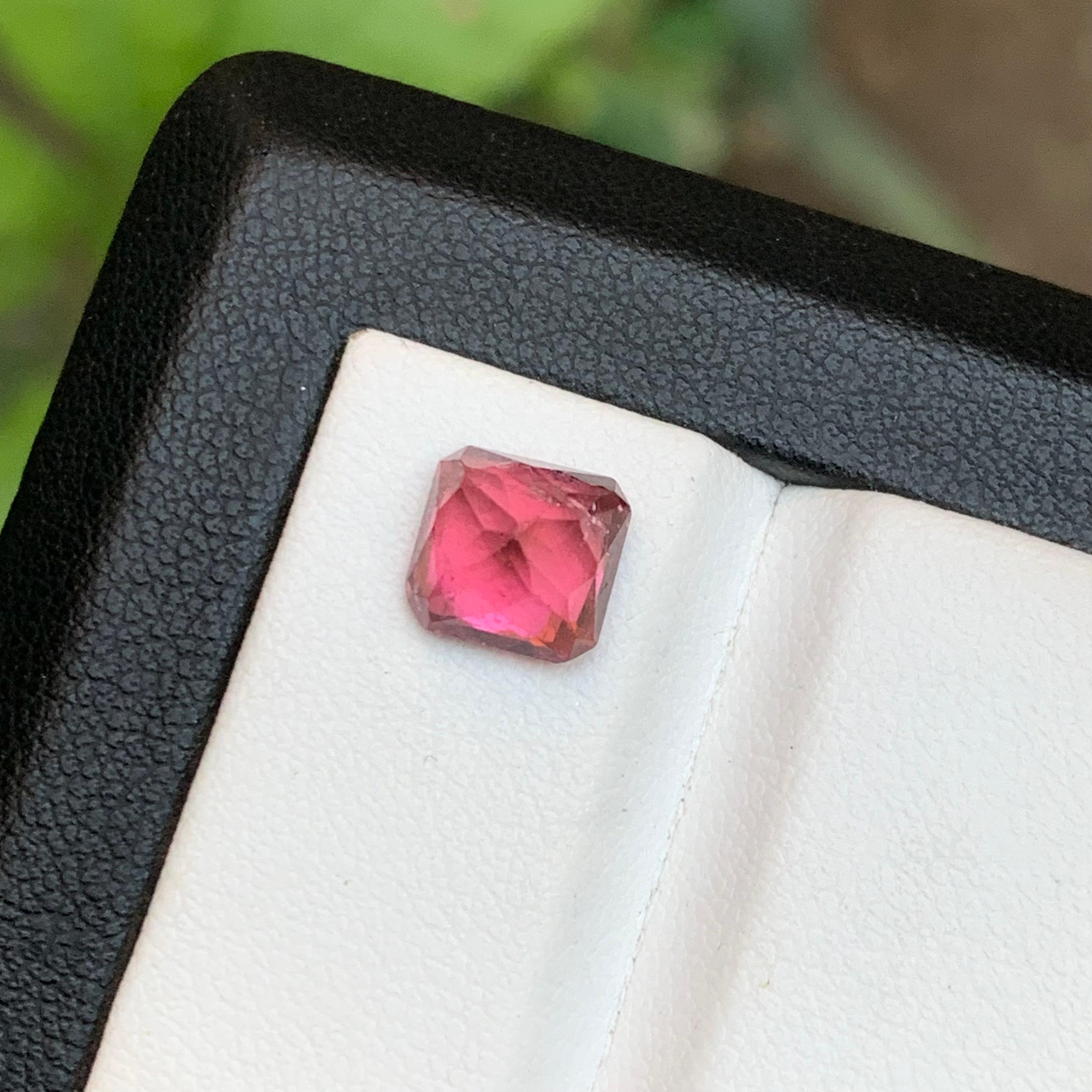 Taglio smeraldo Anello con tormalina rubellite naturale rosa pesca 2,60 carati taglio smeraldo in vendita