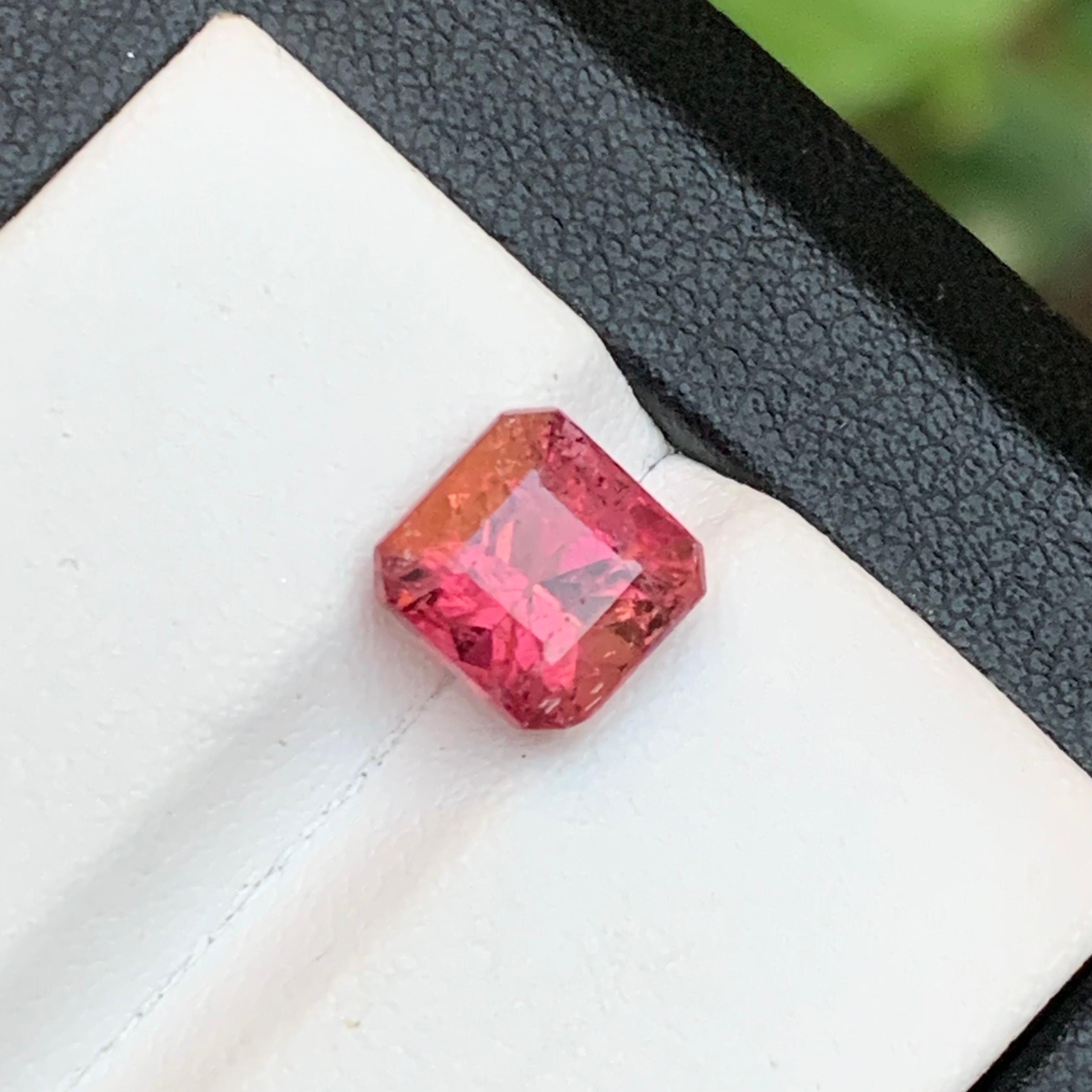Anello con tormalina rubellite naturale rosa pesca 2,60 carati taglio smeraldo in vendita 2