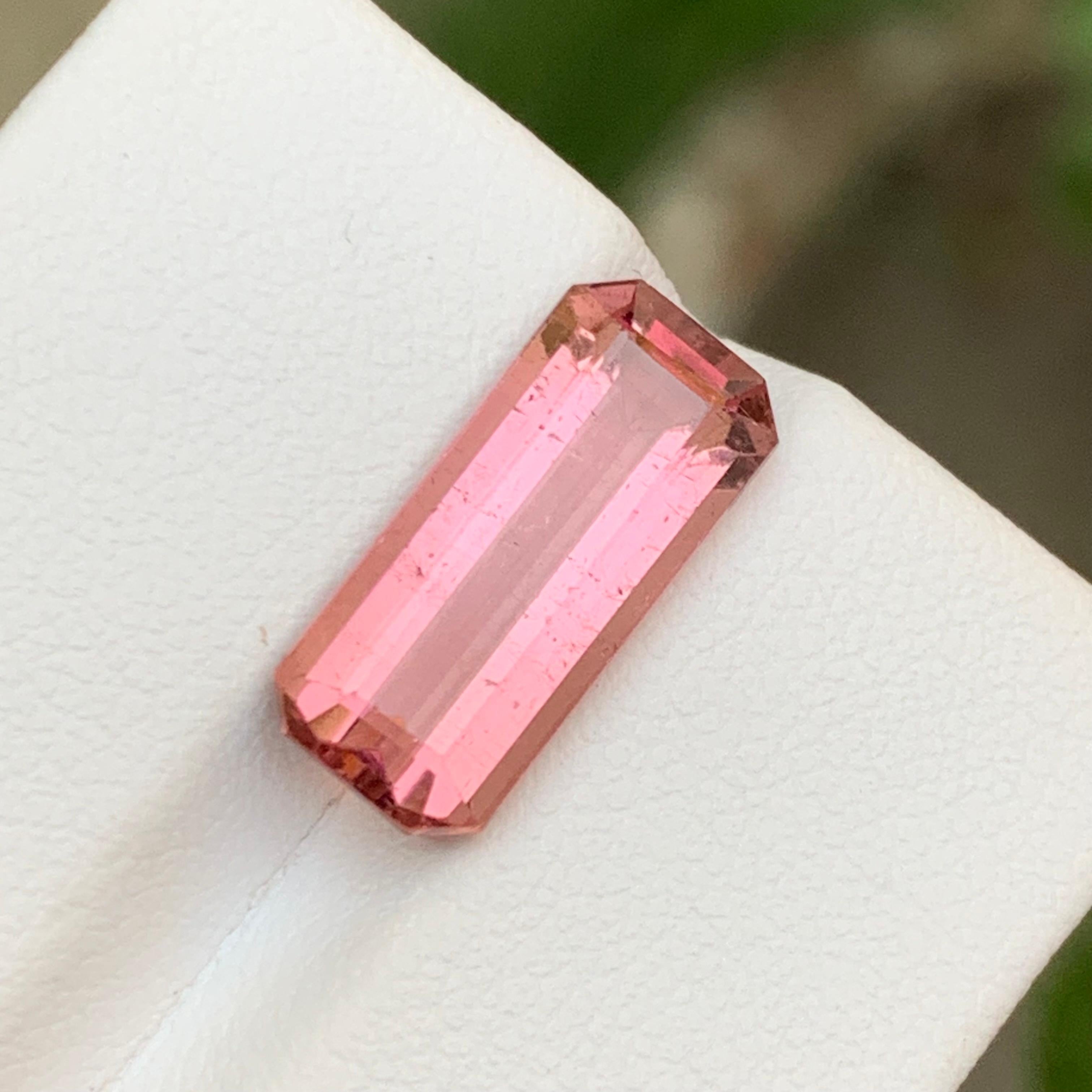 Gema turmalina natural rosa melocotón 5,90 ct talla esmeralda  Anillo Colgante Joya en venta 1