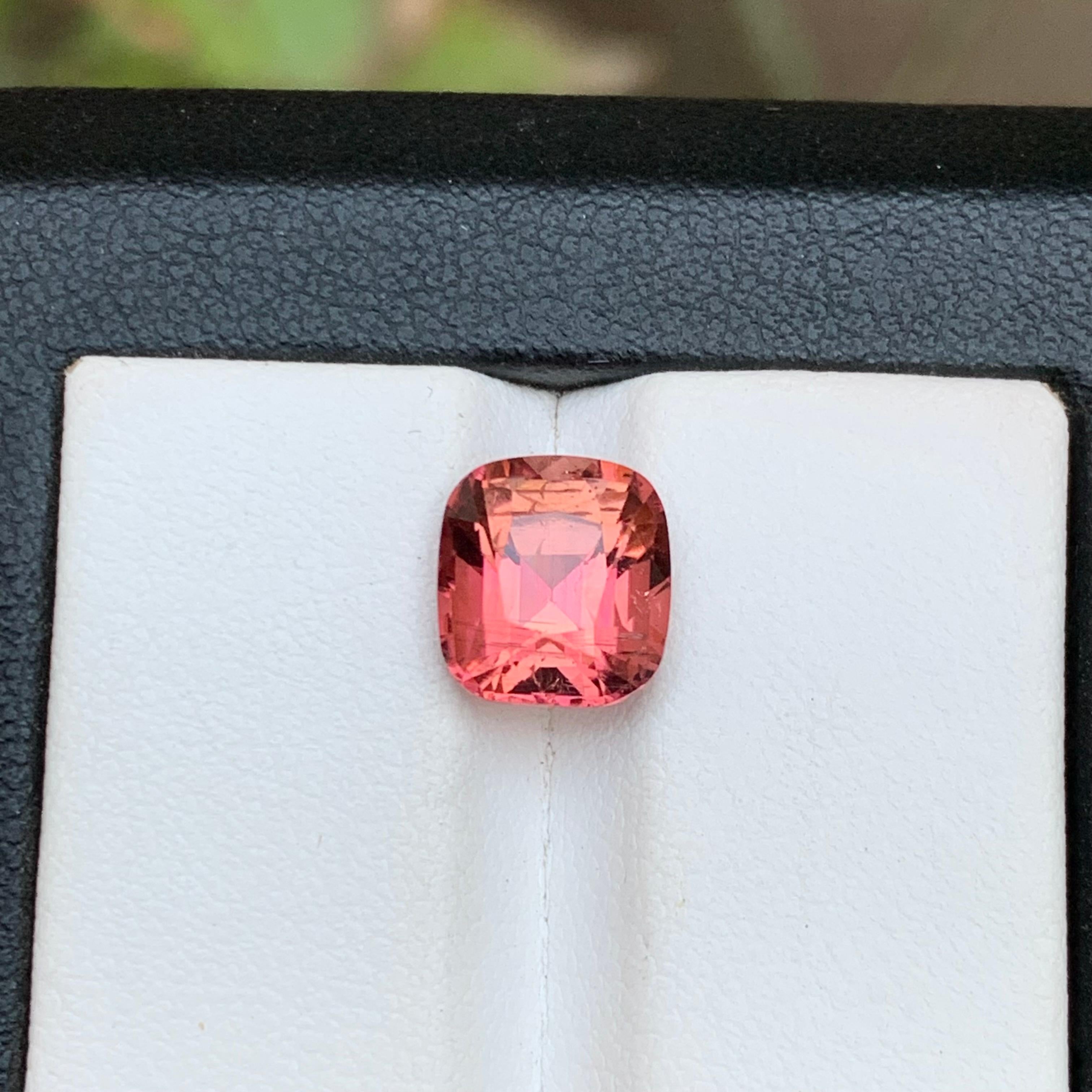 Peachy Pink Natural Tourmaline Ring Loose Gemstone 3.40 Ct Cushion Cut-Jewelry In New Condition For Sale In Peshawar, PK