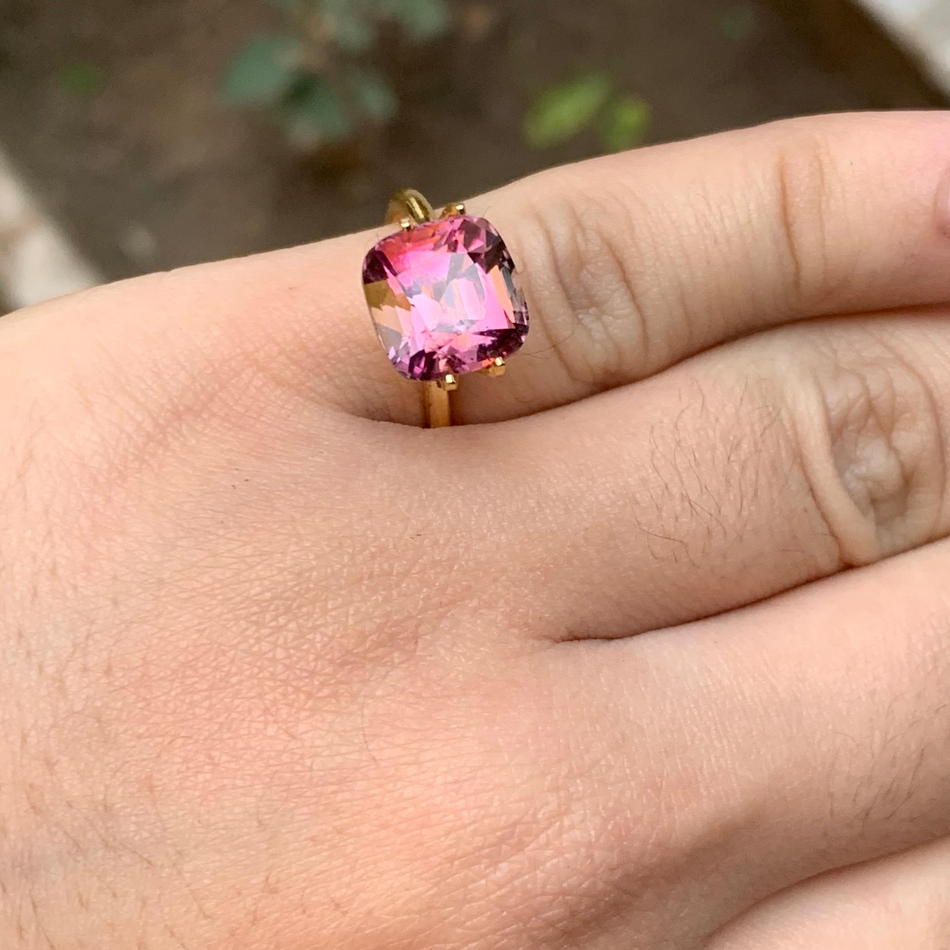 Anello con tormalina naturale rosa pesca, gemma sciolta da 5.45 carati con taglio a cuscino - Gioielli in vendita 8