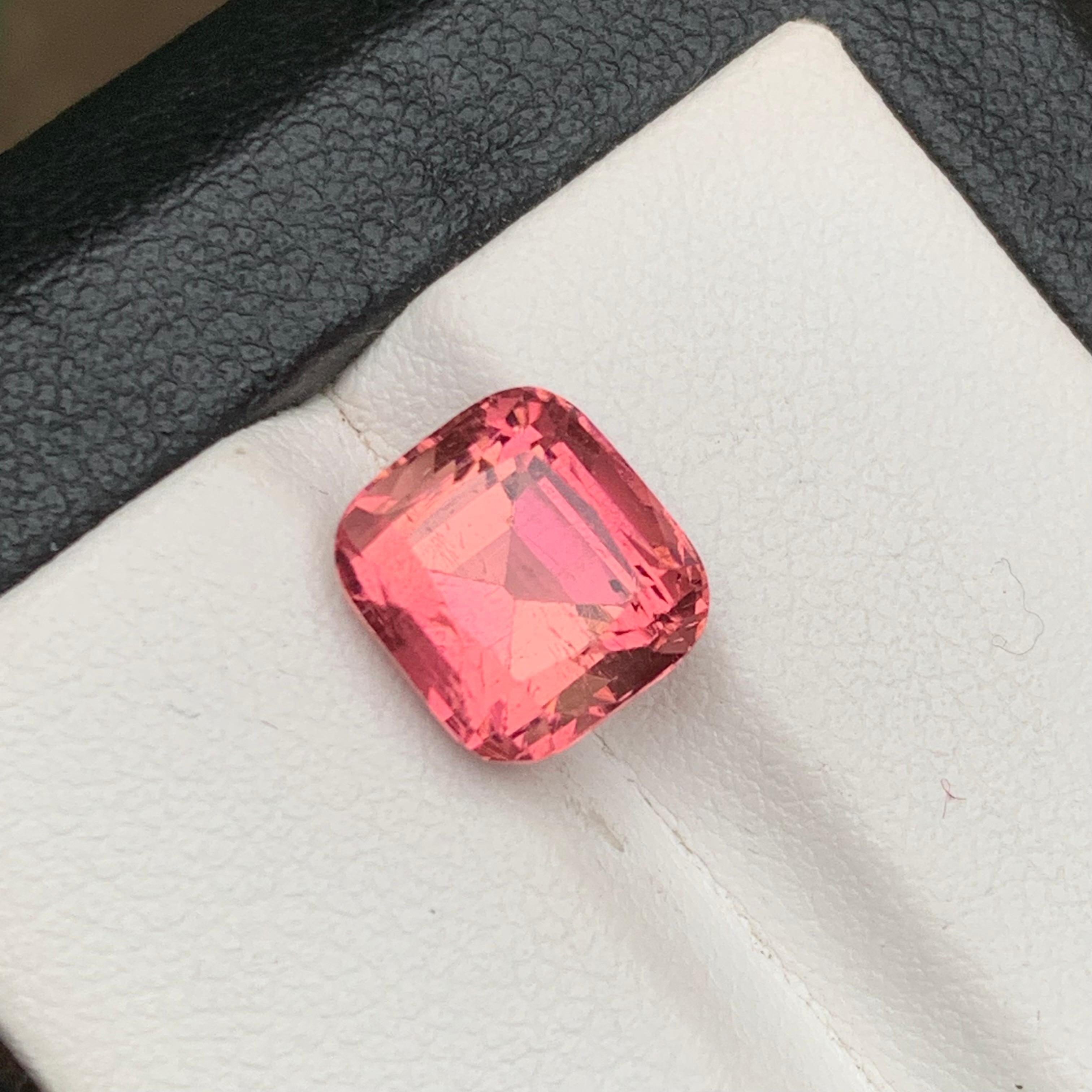 Contemporaneo Anello con tormalina naturale rosa pesca, ciondolo con gemma sciolta 4 carati a cuscino quadrato in vendita