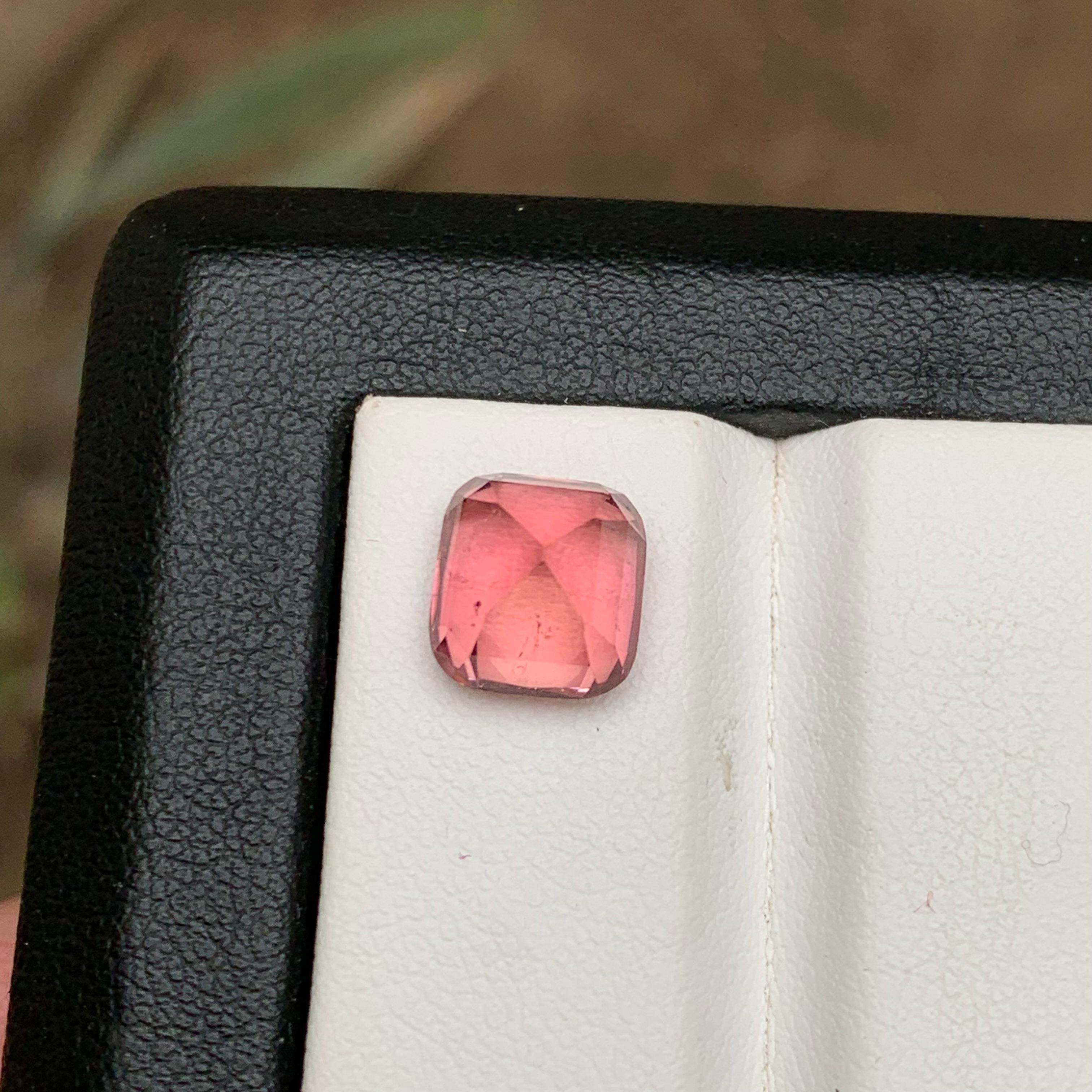 Anello con tormalina naturale rosa pesca, ciondolo con gemma sciolta 4 carati a cuscino quadrato in vendita 1