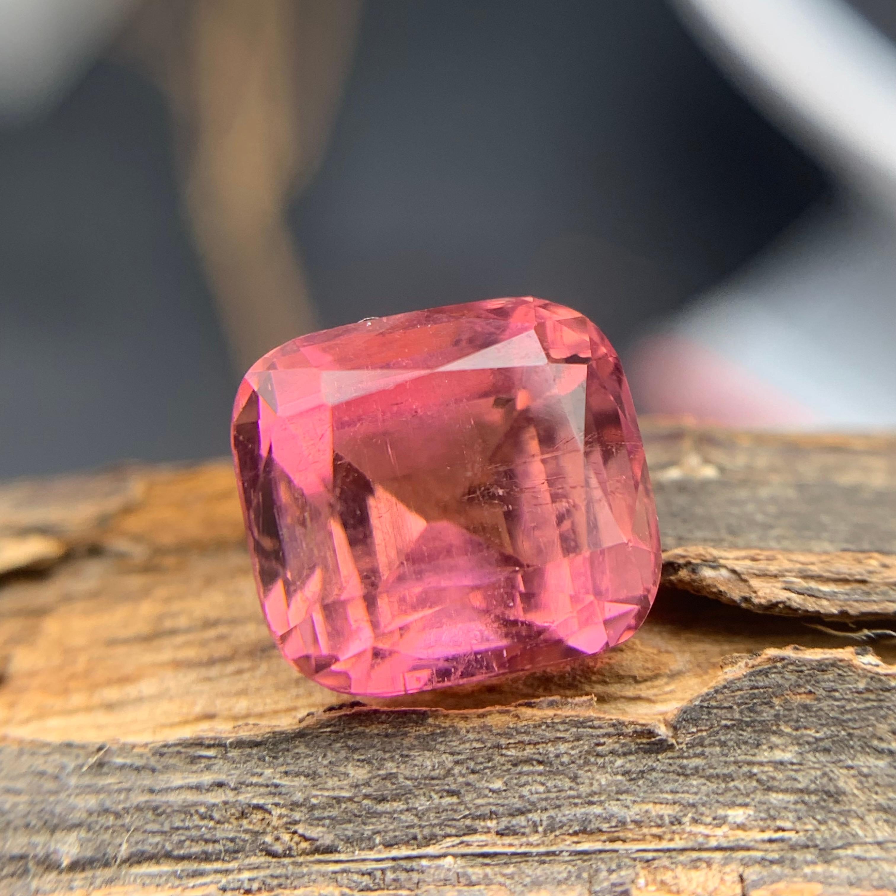 Anello con tormalina naturale rosa pesca, ciondolo con gemma sciolta 4 carati a cuscino quadrato in vendita 2
