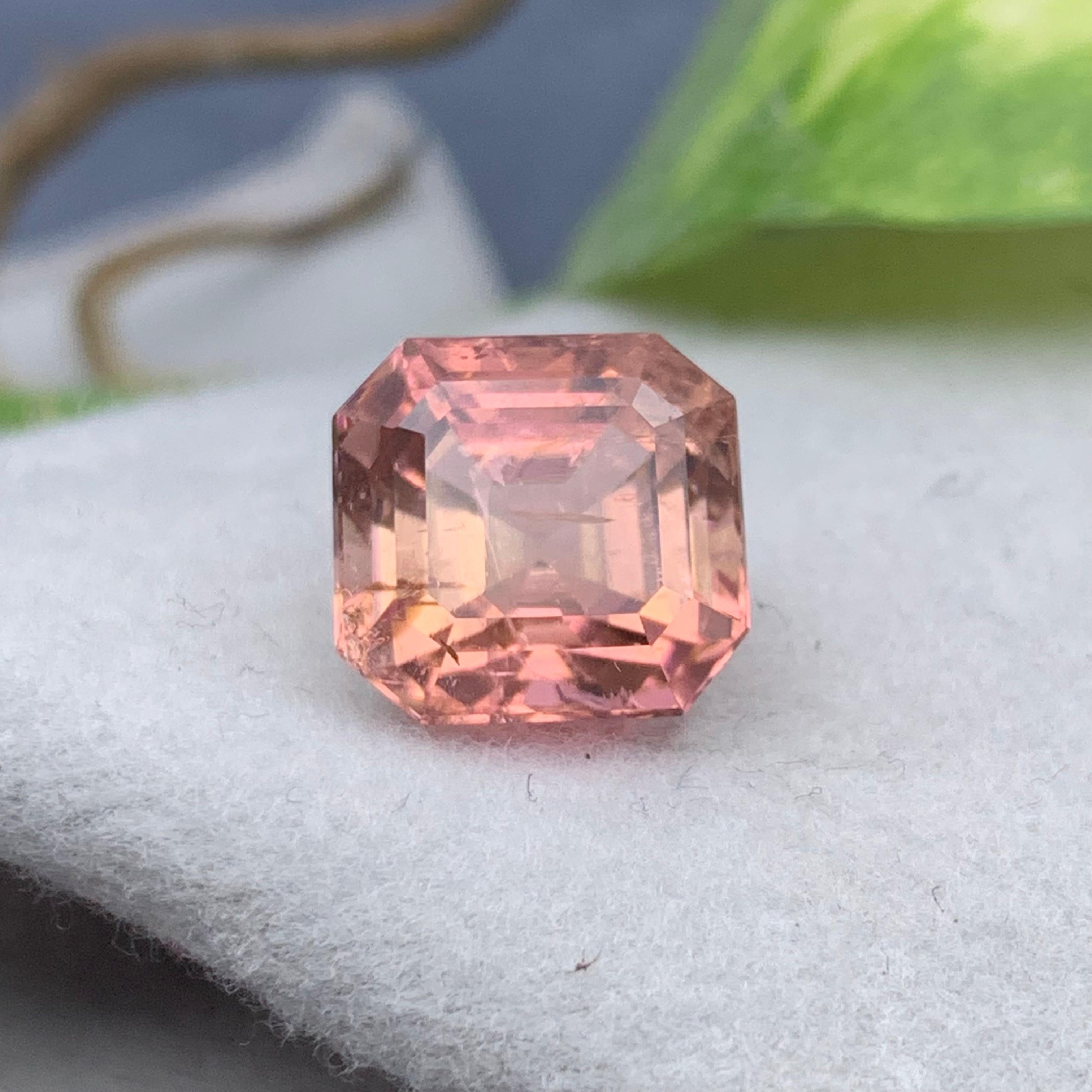 Anello con tormalina naturale rosa pesca, ciondolo con gemma sciolta da 7,05 carati con taglio Asscher in vendita 5