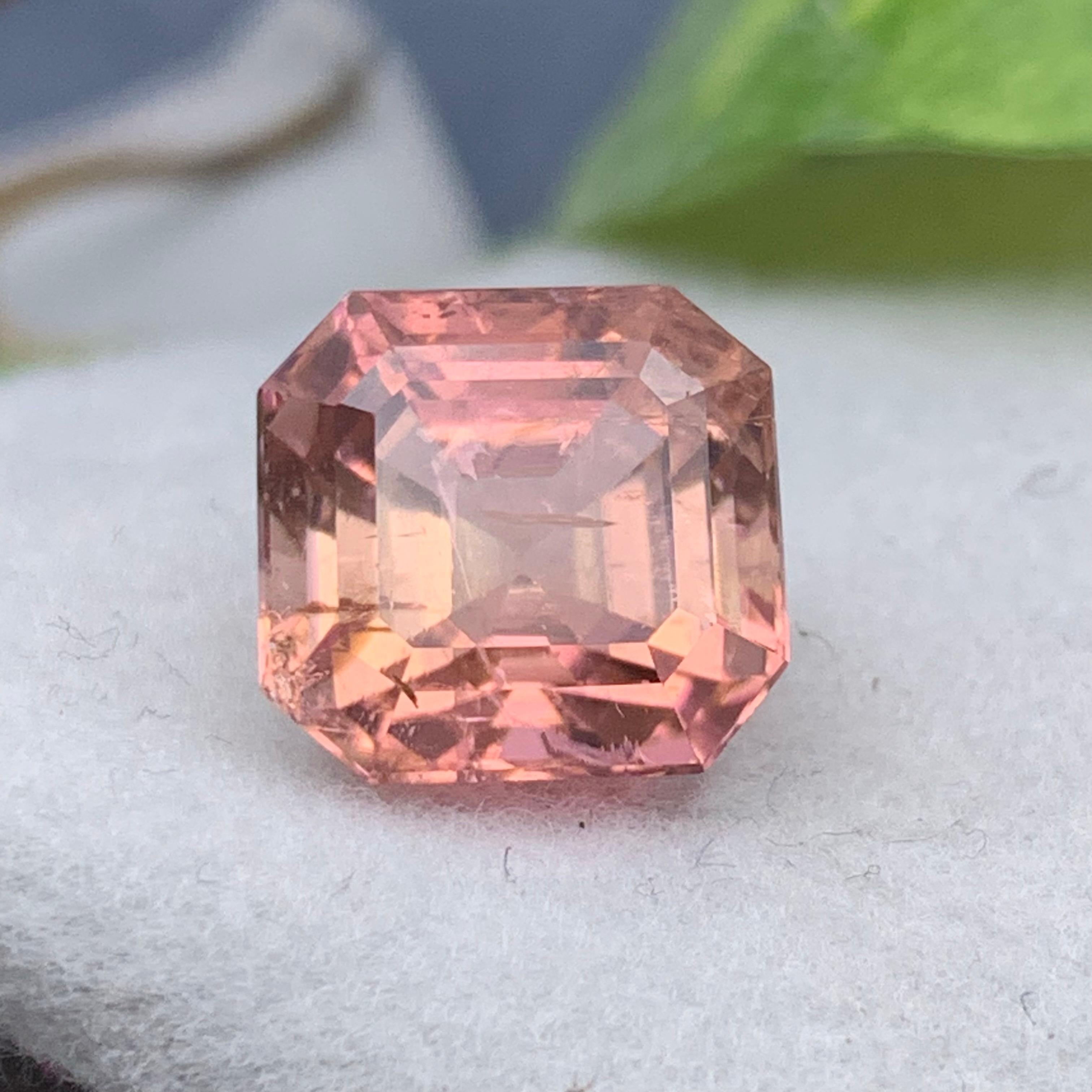 da uomo o donna Anello con tormalina naturale rosa pesca, ciondolo con gemma sciolta da 7,05 carati con taglio Asscher in vendita