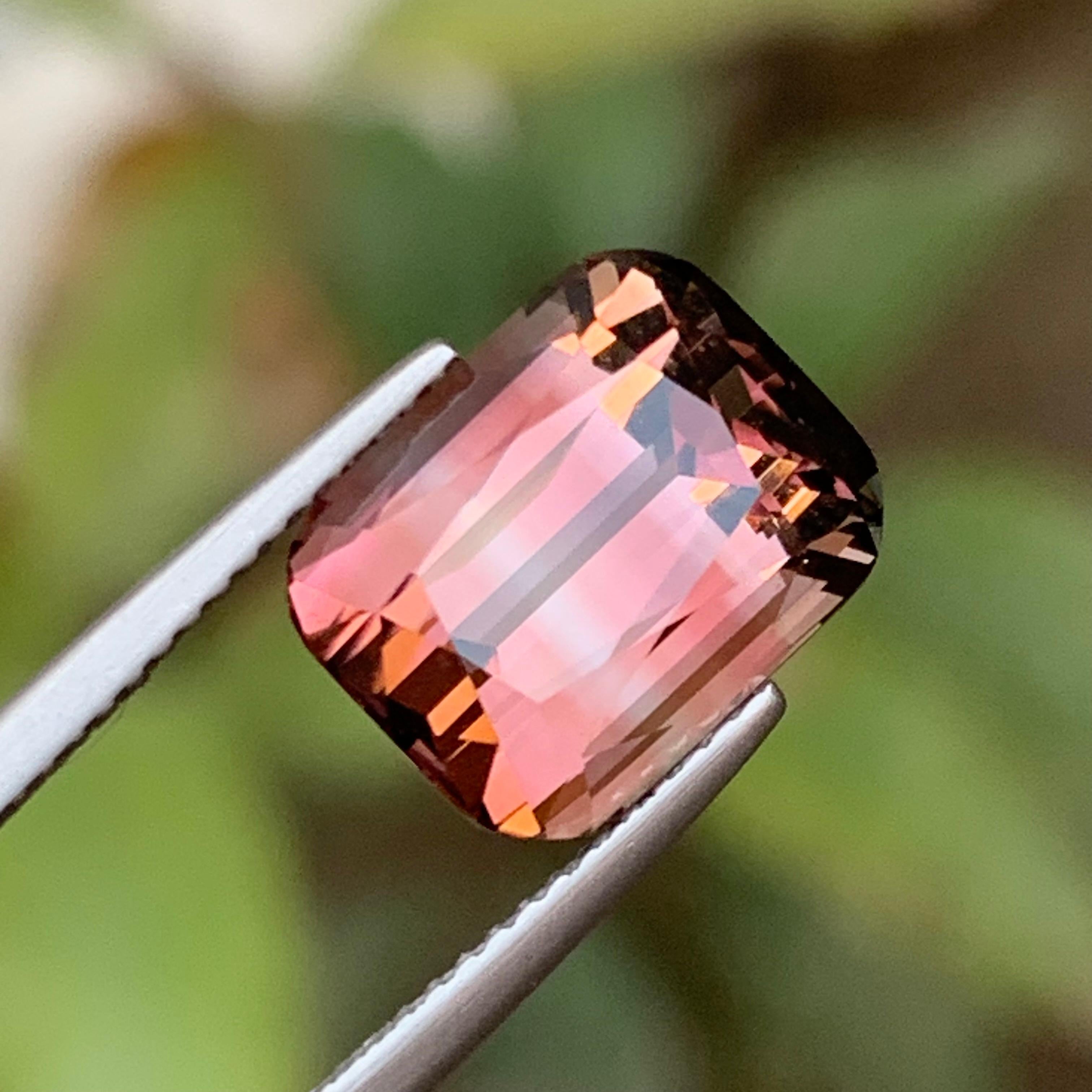 ¡¡¡Gema suelta de turmalina natural zonada rosa melocotón para anillo, pulsera, colgante de collar o cualquier otro engaste de joyería-Cushion Cut de África!!!

💎 TIPO DE PIEDRA PRECIOSA: Turmalina
⚖️ PESO: 6,95 Quilates
FORMA Y CORTE: Talla