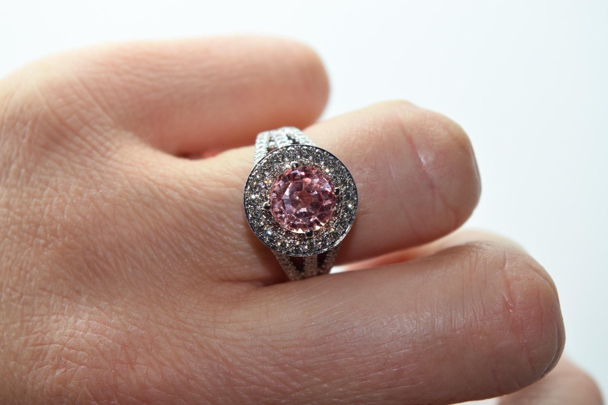 Anello con zaffiro e diamante in oro bianco 18KT RARO anello di fidanzamento reale di lusso in vendita 1