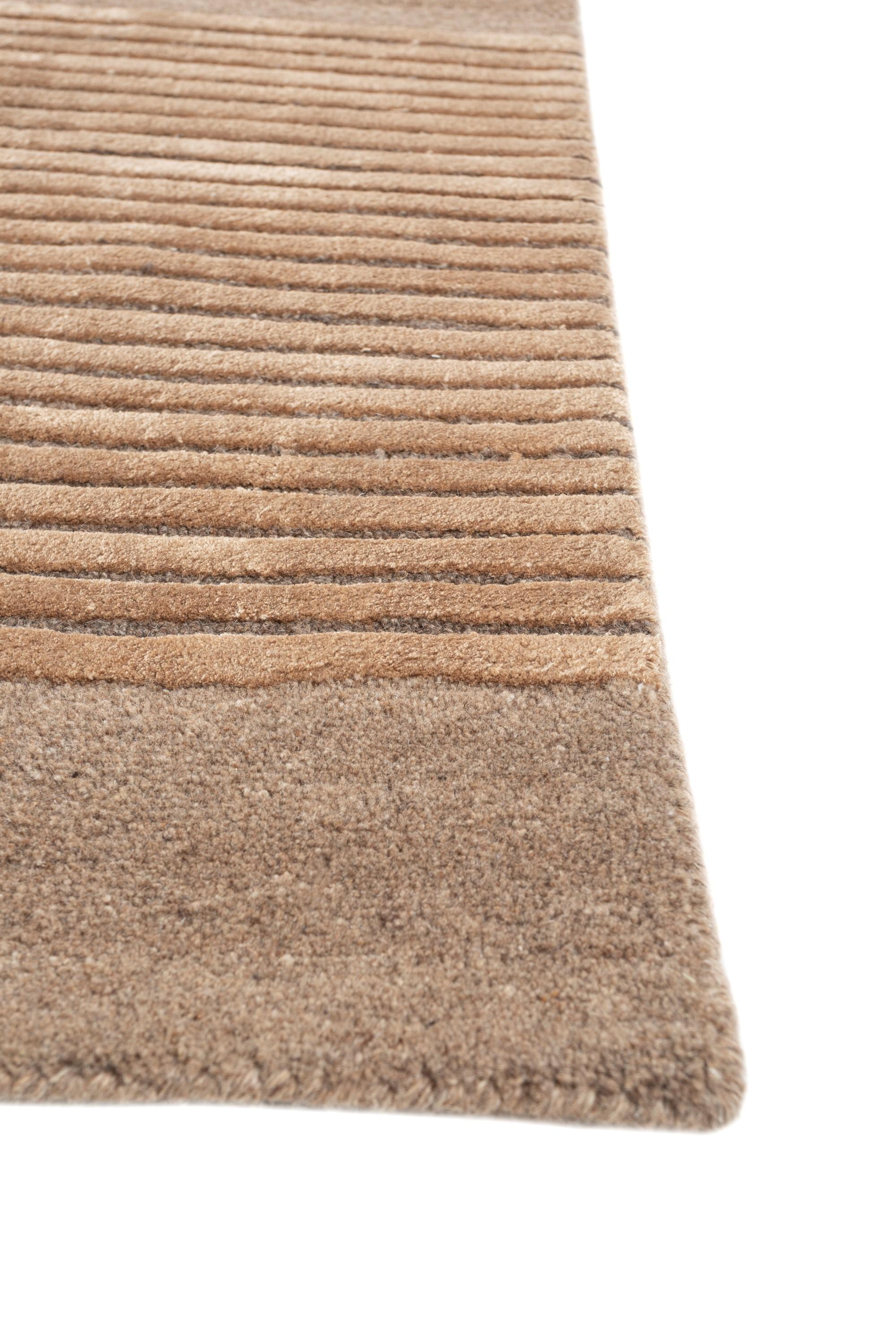 Lassen Sie sich von dem verführerischen Charme dieses pfirsichfarbenen Teppichs aus unserer Aprezo Collection'S verführen. Das Besondere an diesem Teppich ist sein skurriles, geschwungenes Muster, das sich wohltuend von den alltäglichen geraden