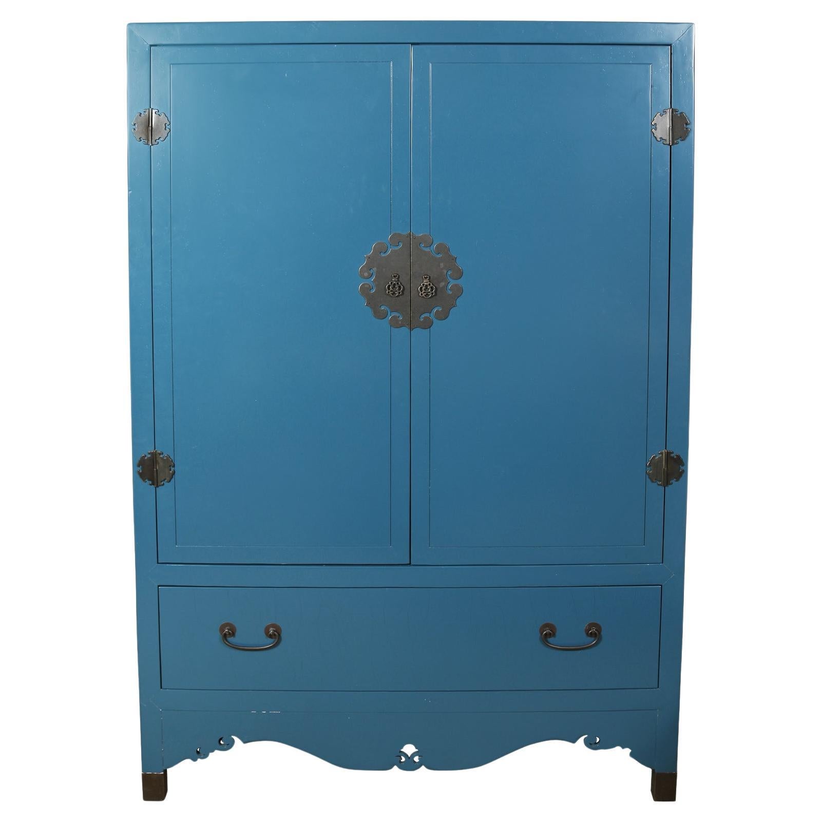 Peacock Blue Asian Style Kleiderschrank mit Messingbeschlägen