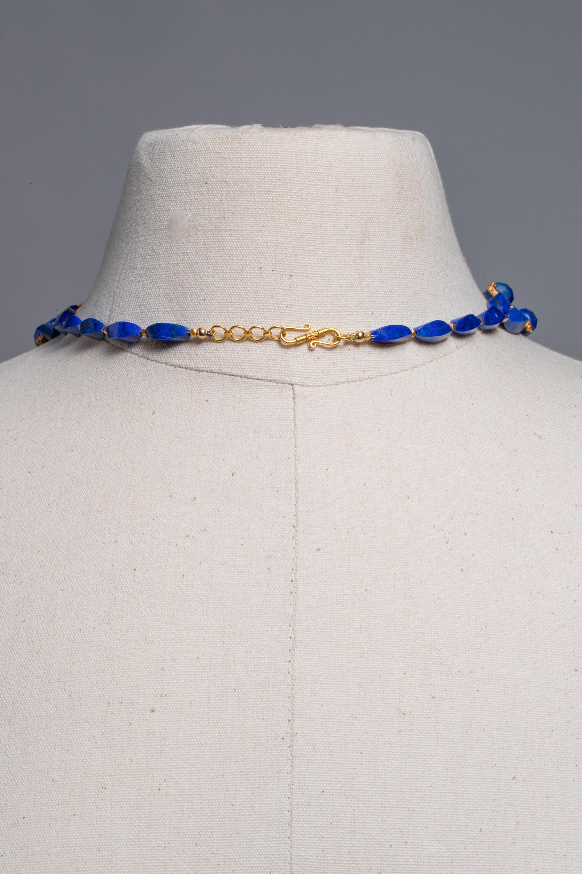 Collier de perles en Lapis bleu paon et or 22 carats par Deborah Lockhart Phillips Unisexe 