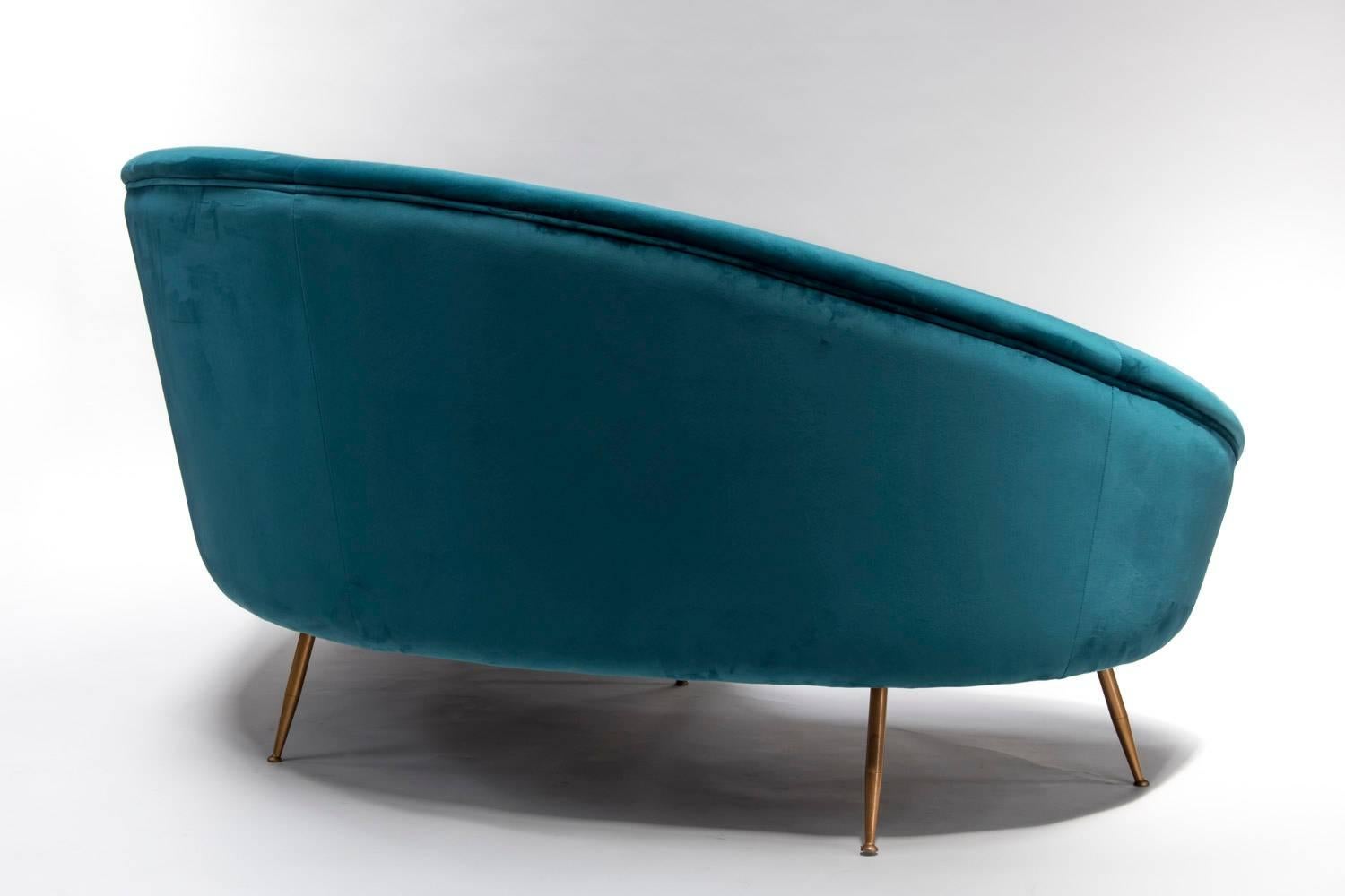 Peacock Blue Velvet 1950s Style Sofa, Italian Work In Good Condition In Saint-Ouen, FR