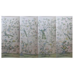 Papier peint à la main sur panneau de soie représentant un paon et une chinoiserie
