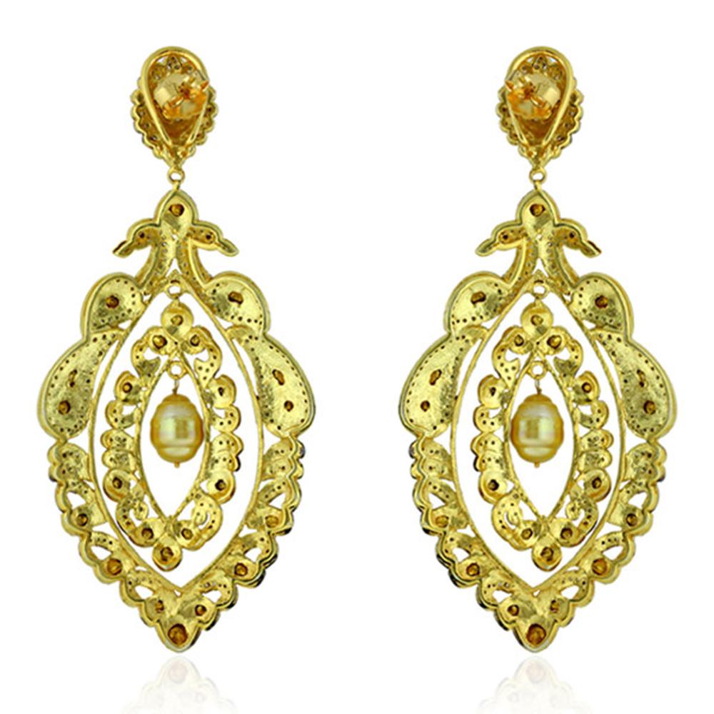 Designer Peacock Design Rosecut Diamond & Pearls Earring  set in Silver and 18K Gold is simply very unique.

Closure: Push Post

14kt Gold 5.83gms
Diamond 5.78cts
Silver 47.05gms
Pearl 14.30cts
