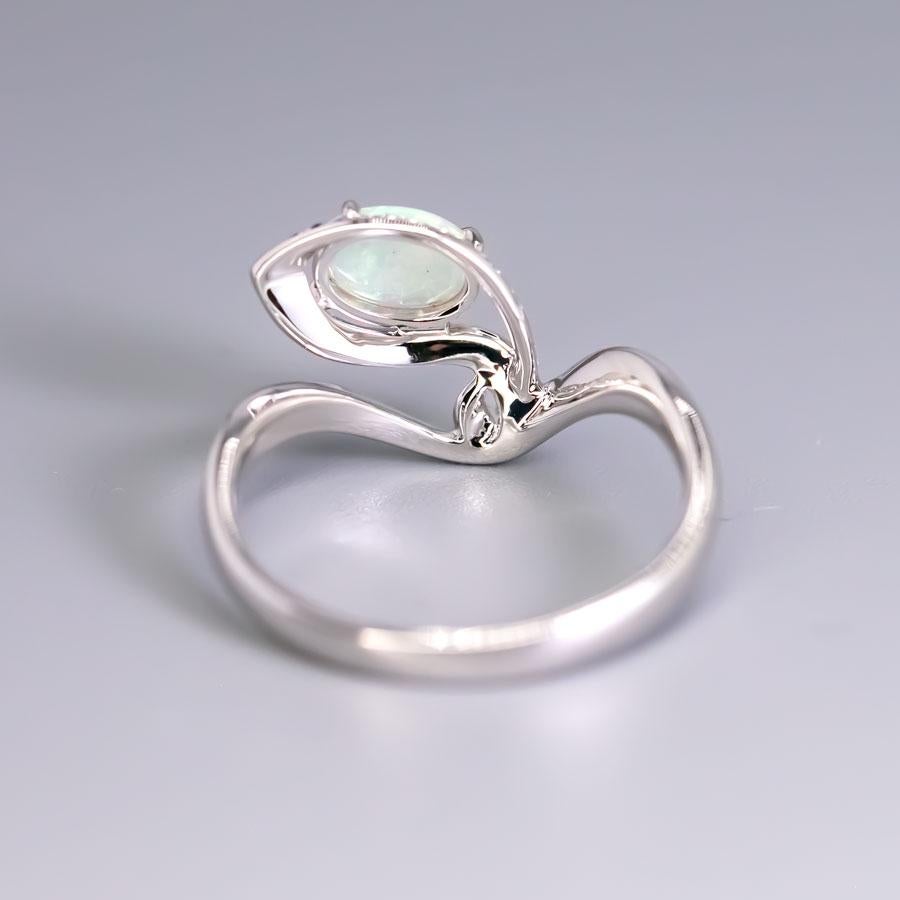 da uomo o donna Peacock Dream - Anello di fidanzamento con diamante e opale australiano in oro bianco 18 carati in vendita