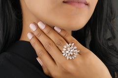 4,60-Karat-Ring mit einem natürlichen Diamanten im Rosenschliff in Pfauenfeder-Optik und weiteren Diamanten, 14-karätiges Weißgold