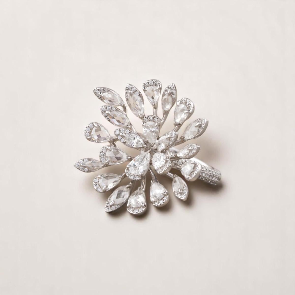 Anello con diamante a piuma di pavone in oro massiccio 14k (certificato) In condizioni Nuovo in vendita a New Delhi, DL
