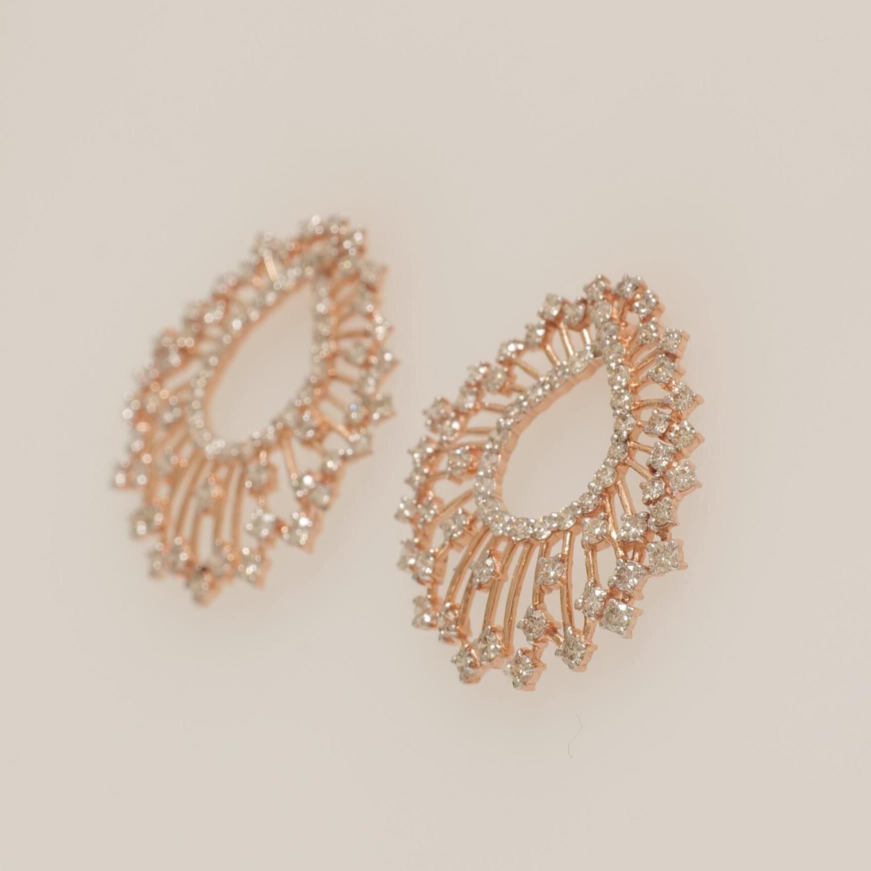 Taille ronde Boucles d'oreilles plume de paon en or massif 14K (certifié) en vente