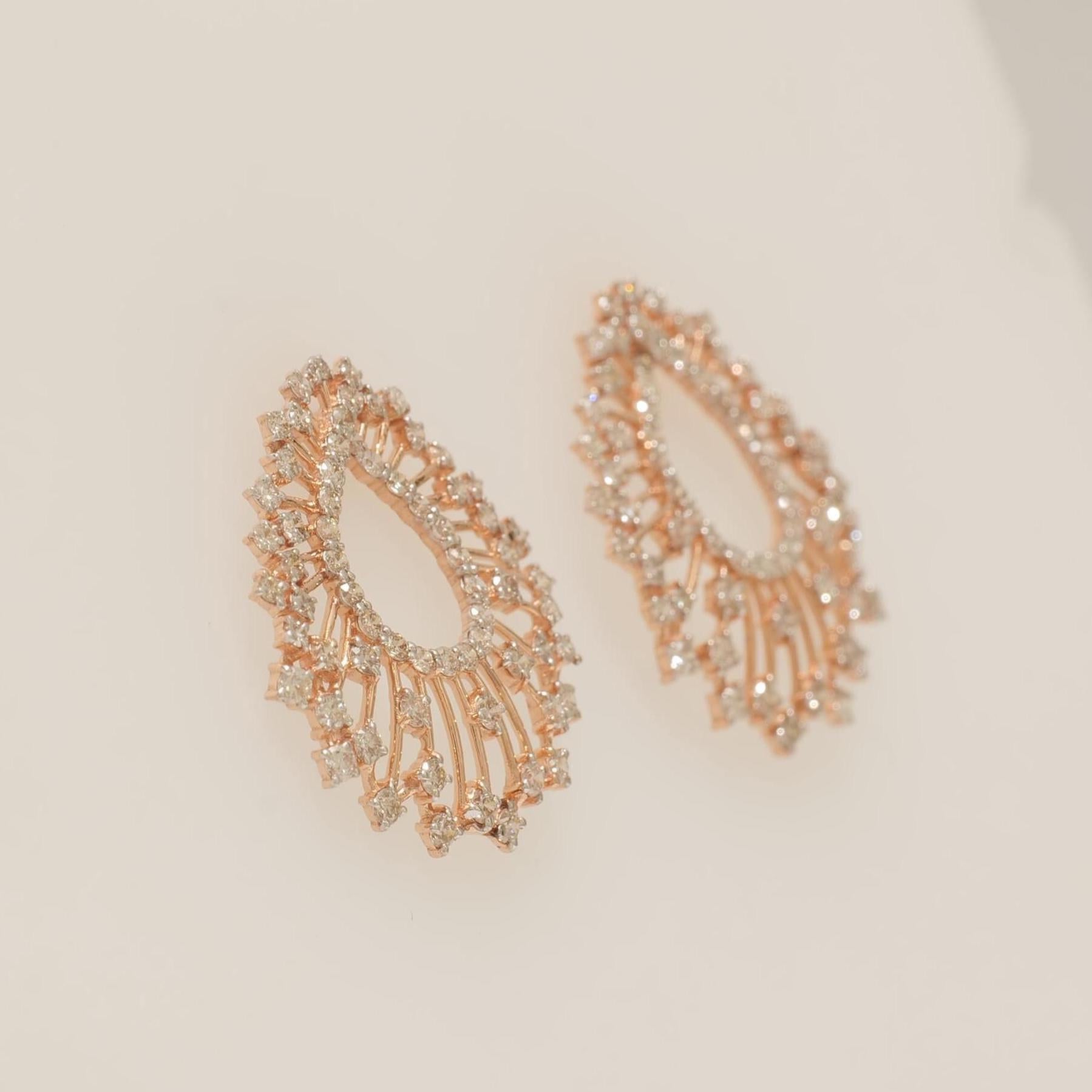 Boucles d'oreilles plume de paon en or massif 14K (certifié) Neuf - En vente à New Delhi, DL