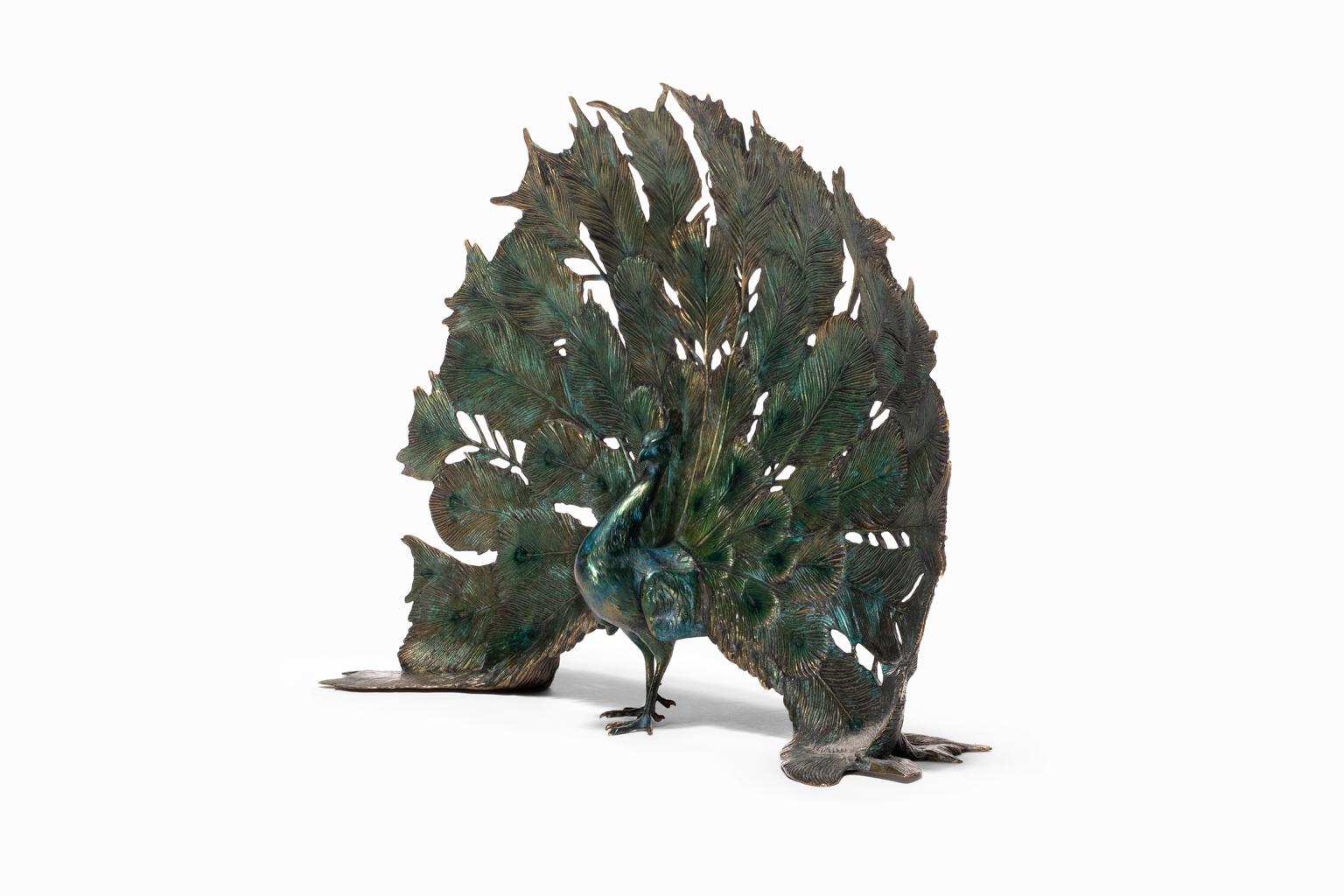 This is a fabulous Franz Bergmann antique statue of a peacock. It has wonderful rich coloration in the cold painted polychrome finish on cast bronze with beautiful detail in the feathers. The bronze is marked by the foundry with the letter B, the
