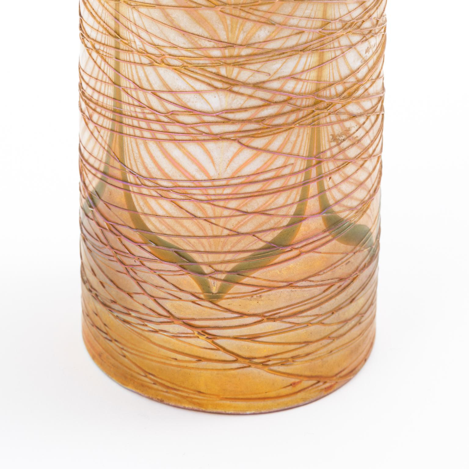 Lampenschirm mit Pfauenmotiv aus Glas von A. Durand im Zustand „Gut“ im Angebot in Stamford, CT