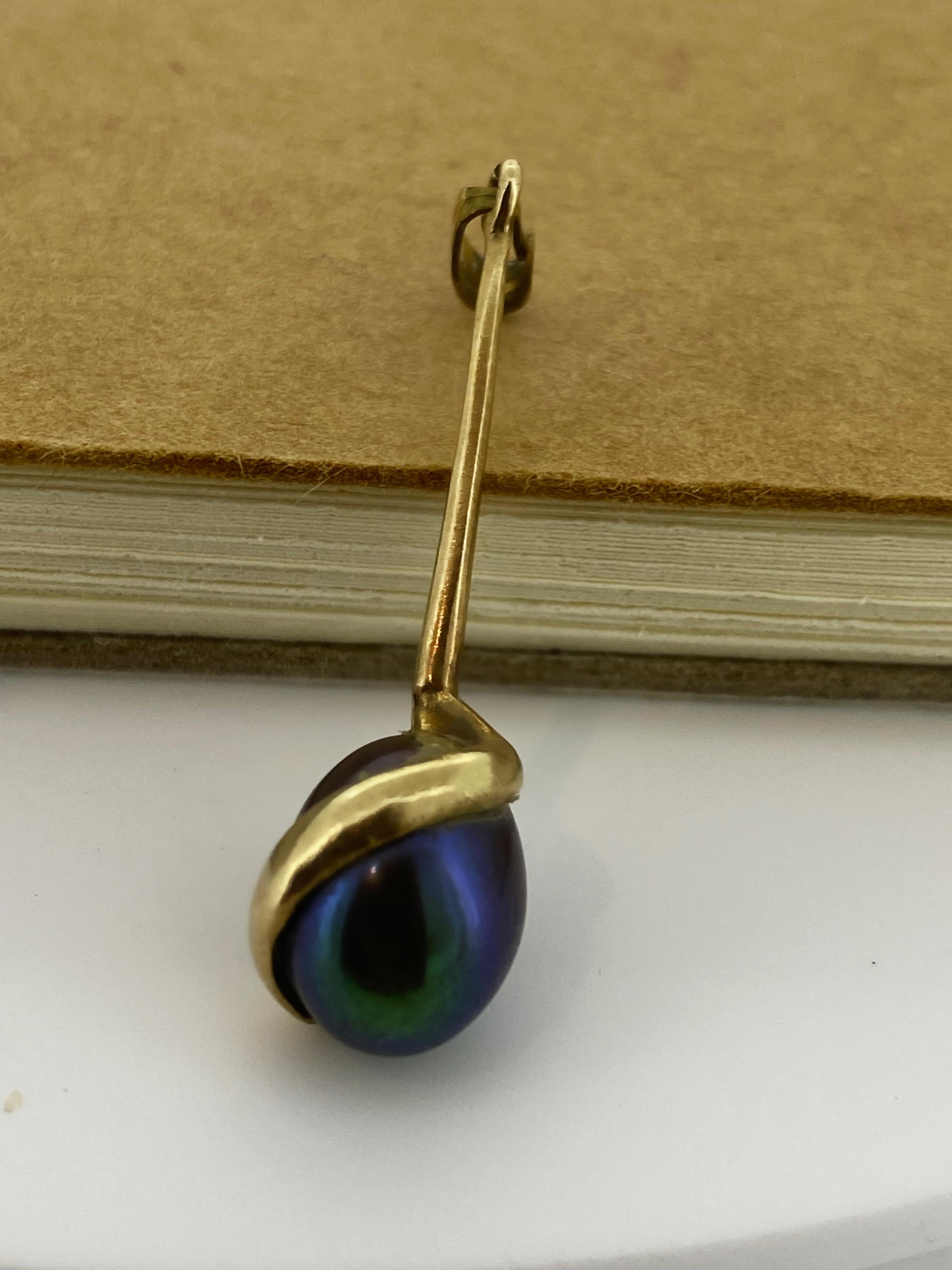 Women's Peacock (Green & Violet) Tahitian Pearl (12mm x 9mm) Pendant in 9K Yellow Gold For Sale