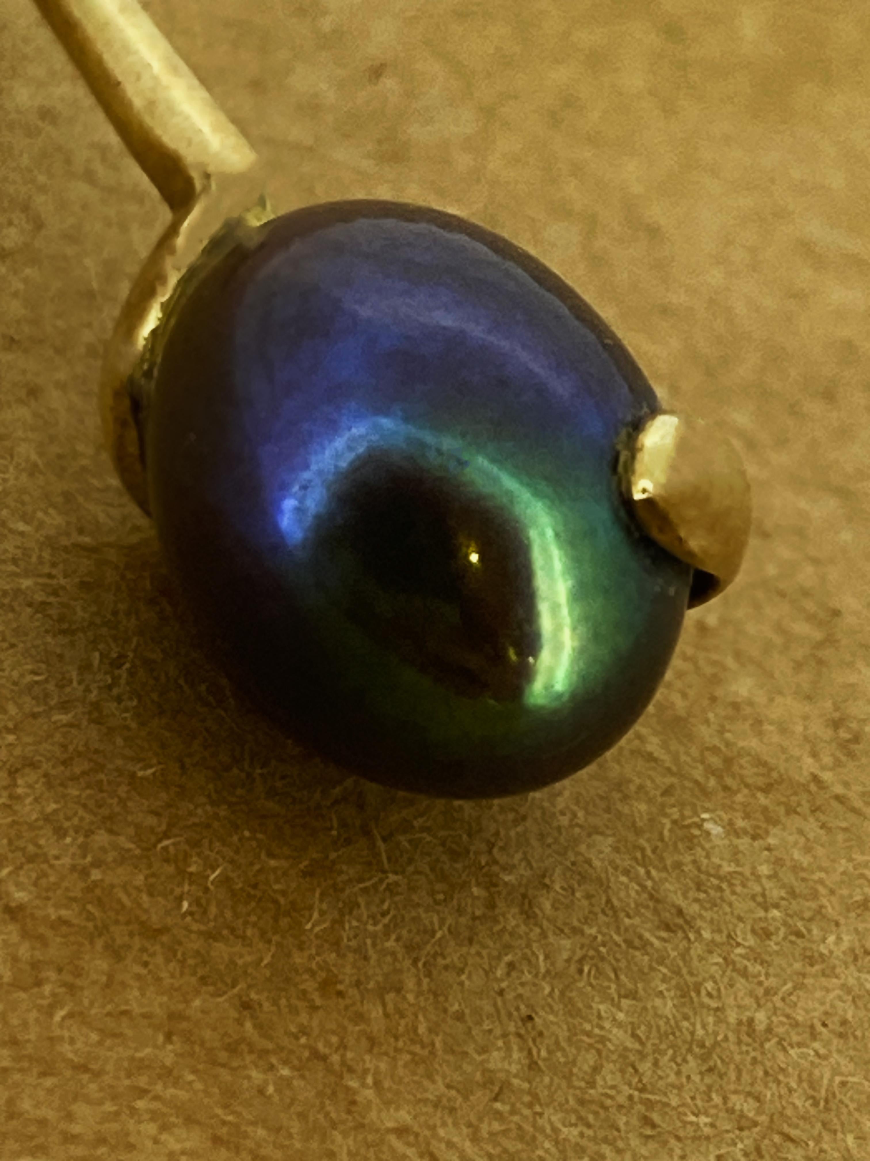 Peacock (Green & Violet) Tahitian Pearl (12mm x 9mm) Pendant in 9K Yellow Gold For Sale 1