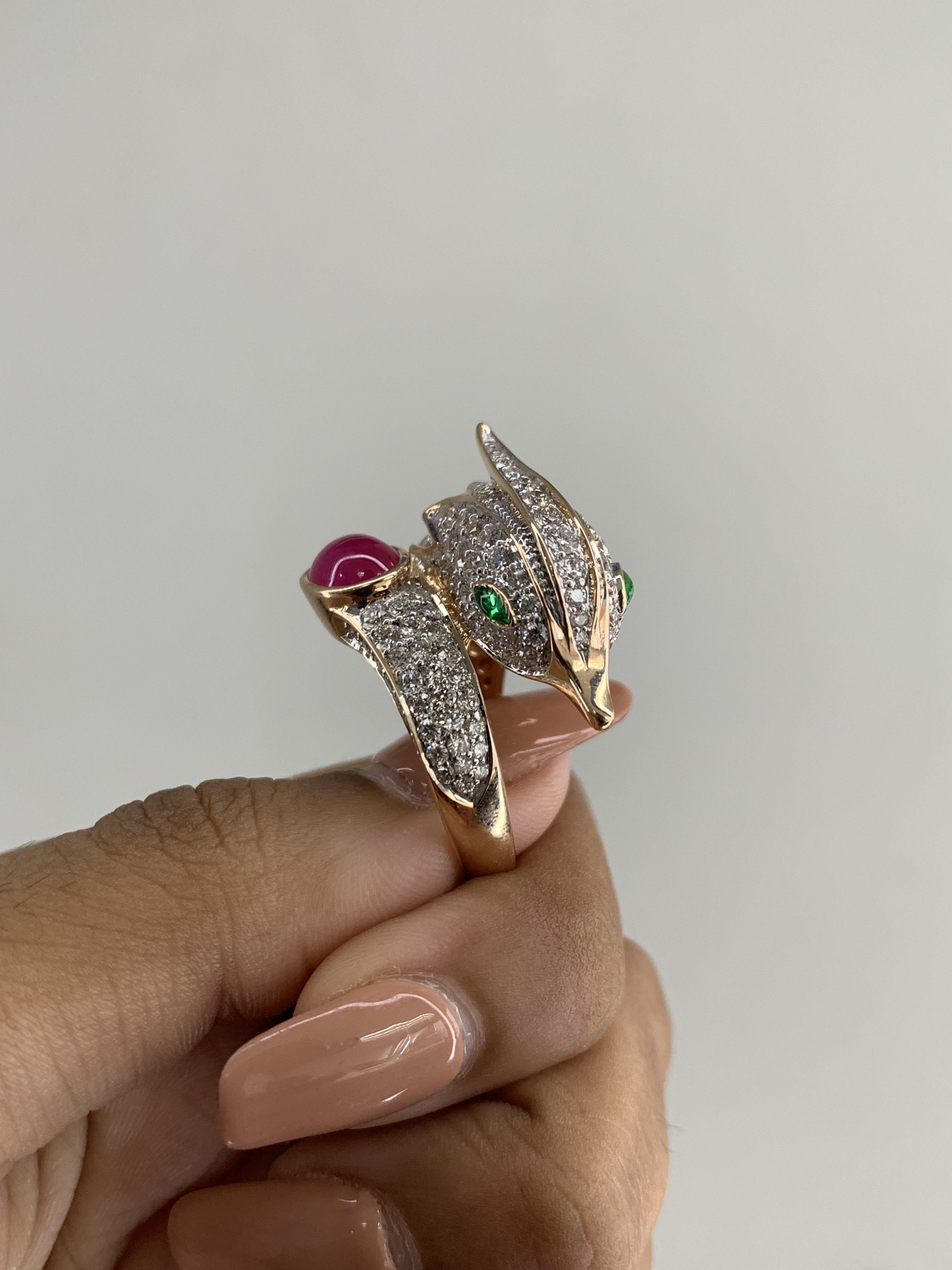 Peacock Inspired 18K Gold Statement Ring with Diamonds and 1.96 Ct Ruby Cabochon In New Condition In Bangkok, TH