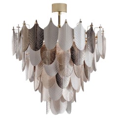 Lampadario Peacock medio, bianco e argenteo