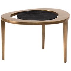 Table basse gigogne en forme de paon en coquille de stylo noir et laiton de R&amp;Y Augousti