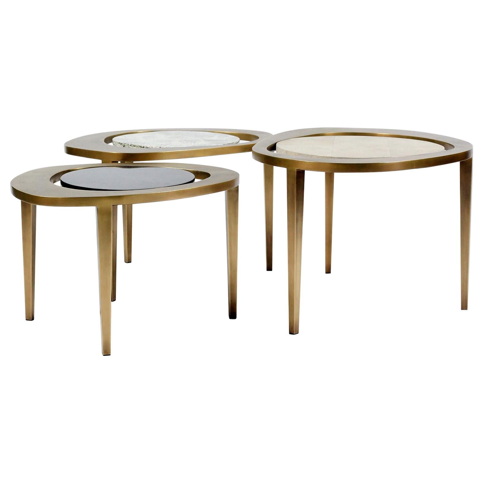 Nesting Couchtisch mit Pfauenmotiv aus cremefarbenem Chagrinleder und Messing von R&Y Augousti